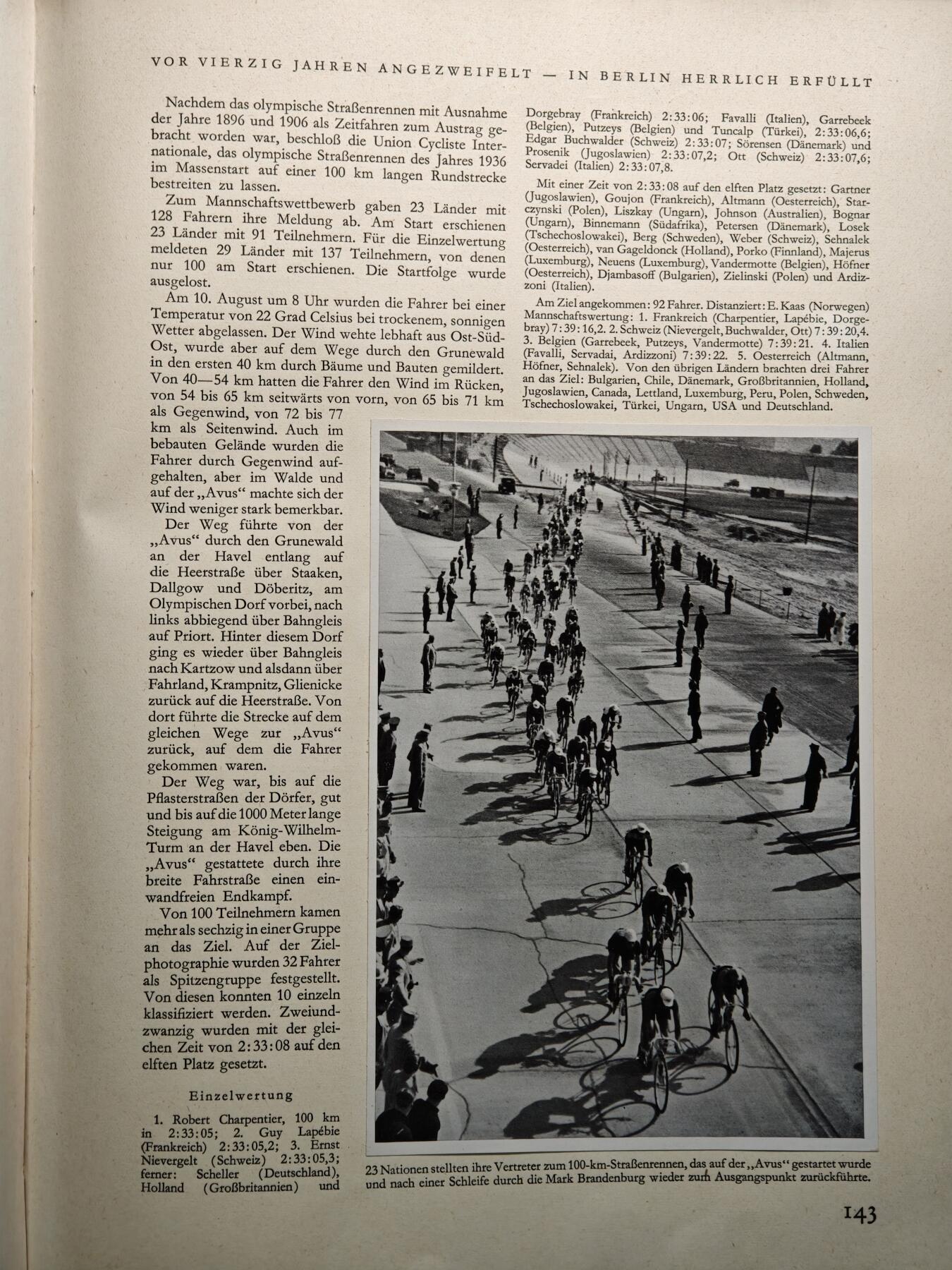 【德藏】世界币章拍卖第152期（拍品征集中~欢迎藏友联系） 97新 1936年 德国柏林奥运会纪录1-2册全 超大开本 极其细致的记录了这届柏林奥运会 硬壳布面精装 两册书共约296页 全书图片均是照片粘贴