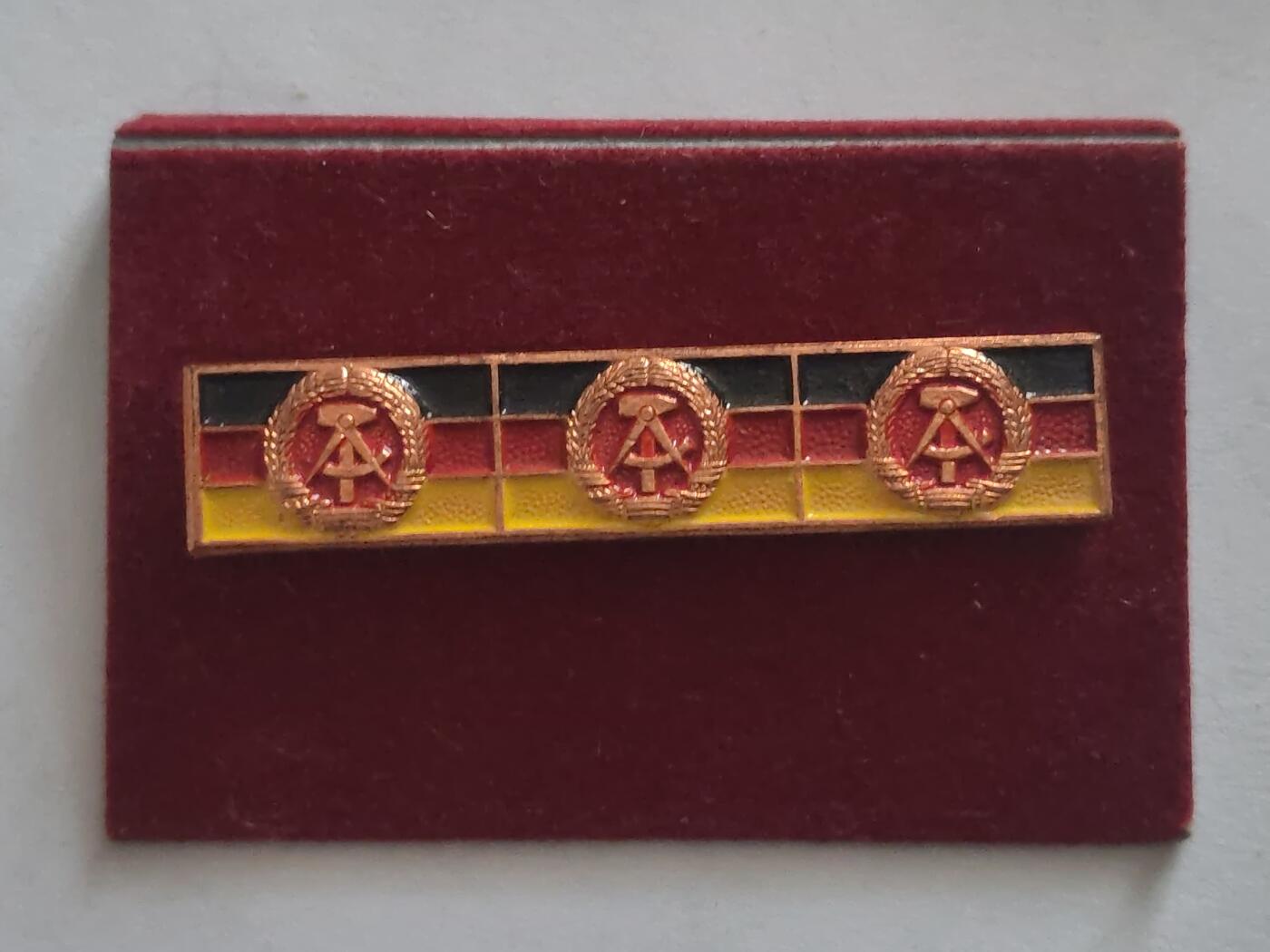 荷兰第128期勋赏拍卖 民主德国集体劳动荣誉三次获得