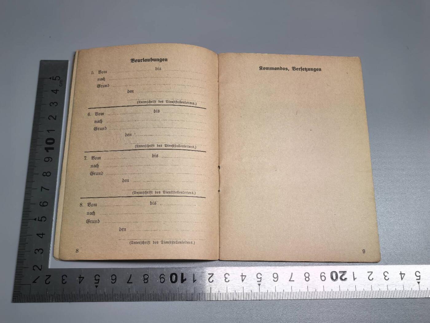 小驴勋章奖章收藏11月8日周六晚6点拍卖（珍爱和平，收藏战争，铭记历史，勿忘国耻，忠党爱国。有偿代拍，送拍规则在简介最后，参拍须阅读规则后再参拍，关系到运费包装发货时效真假辨别等关键信息，拍卖时不再发原图，看大图店主微信码在最后拍品里） 德国陆军女性文职人员的证件，属于乌尔苏拉·胡赫（Ursula Huch），记录了她在波兰卢布林的卫生部门服役的经历，包含战时休假证明、工作身份证、休假申请、陆军女文职人员入伍簿