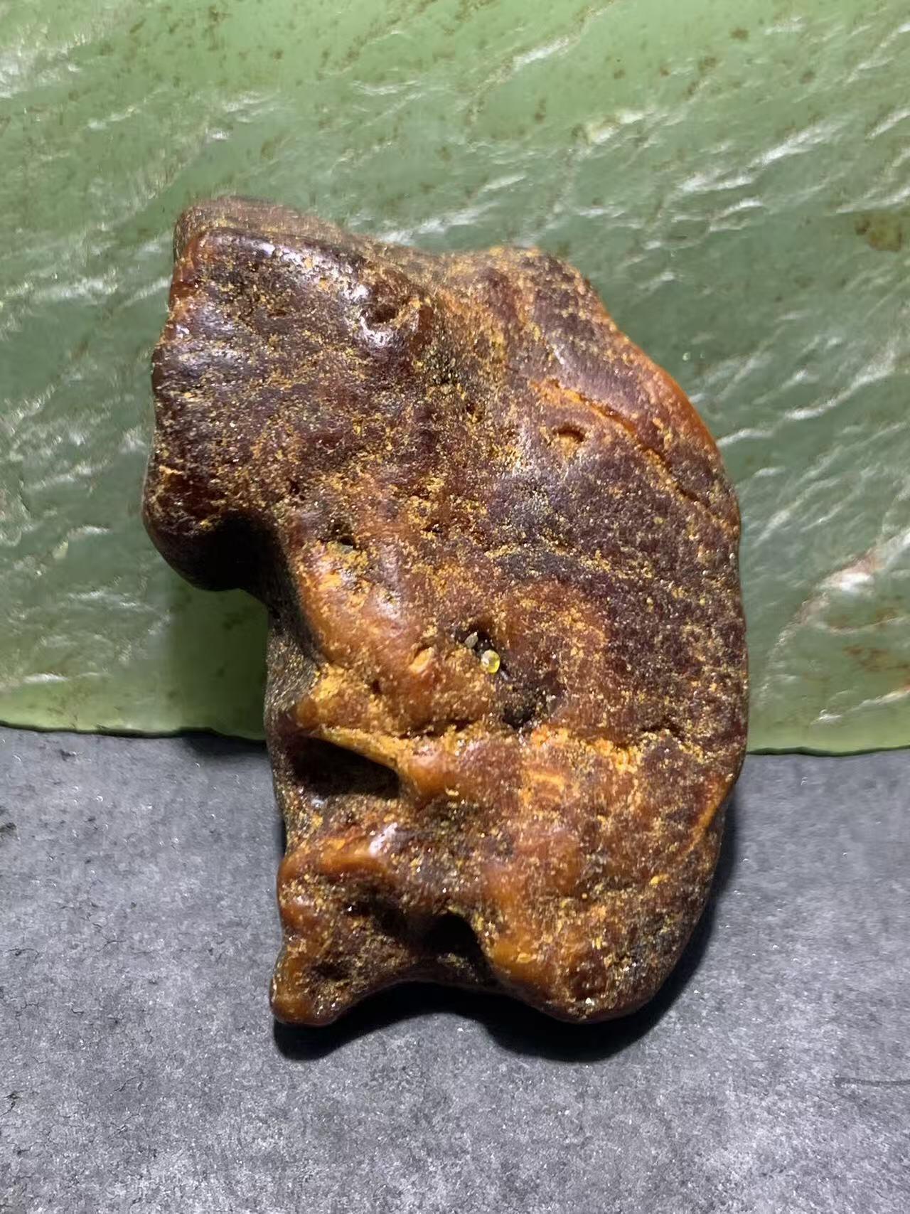 乌克兰原皮鸡油黄蜜蜡原石一块，