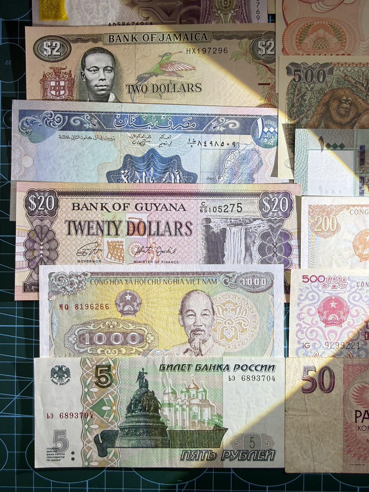 【炜奕收藏】，第五十期 杂钞共16张，大部分全新UNC品相，少部分AU、流通品相