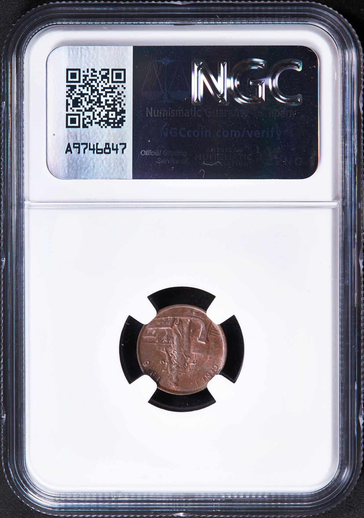 【俄甄集藏】2025年(044)11-12星期三晚 19:30 全场包邮 意大利1916年R版伊曼纽尔三世和平女神1分铜币，NGC MS64，紫罗兰包浆，转光品相