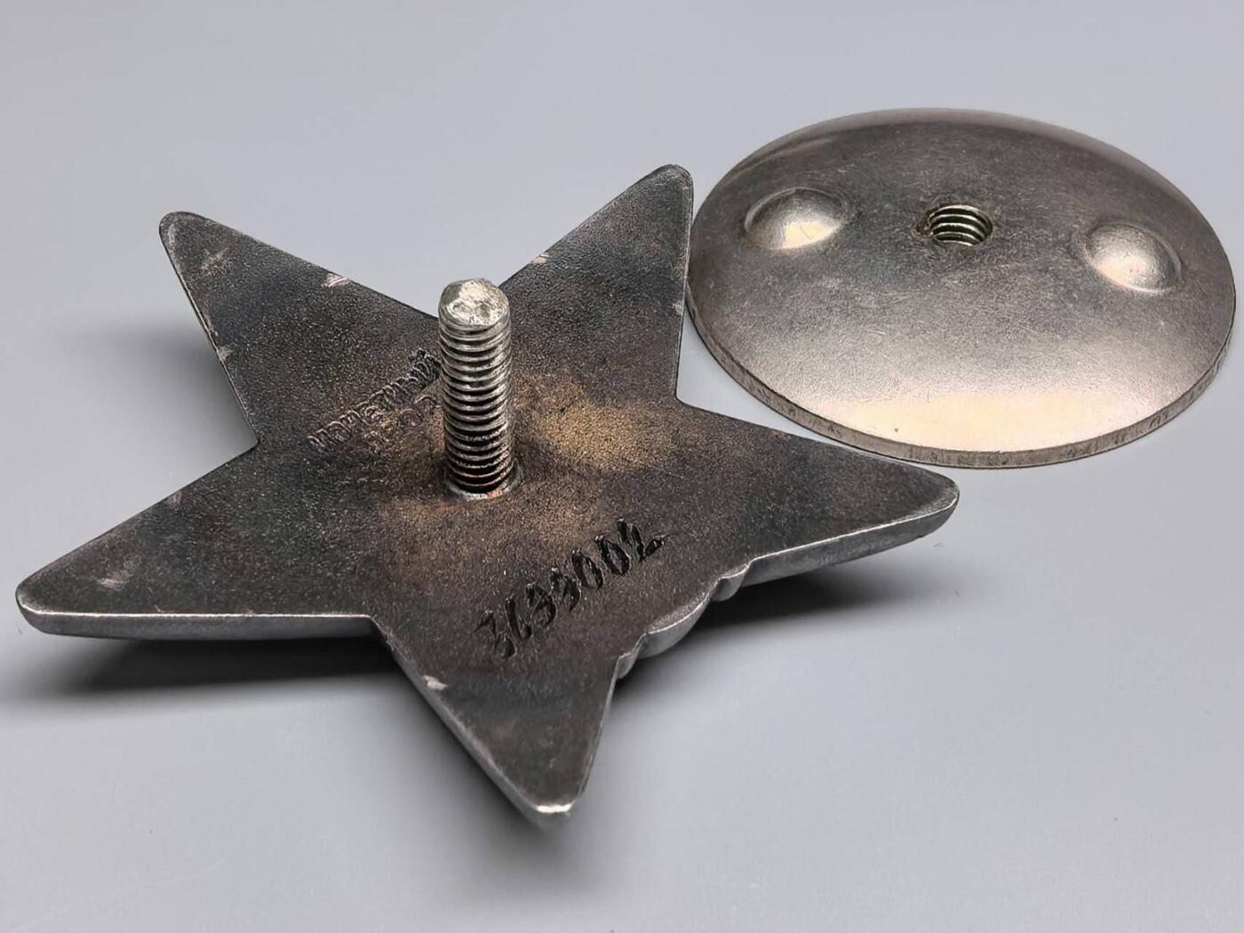 小驴勋章奖章收藏11月8日周六晚6点拍卖（珍爱和平，收藏战争，铭记历史，勿忘国耻，忠党爱国。有偿代拍，送拍规则在简介最后，参拍须阅读规则后再参拍，关系到运费包装发货时效真假辨别等关键信息，拍卖时不再发原图，看大图店主微信码在最后拍品里）