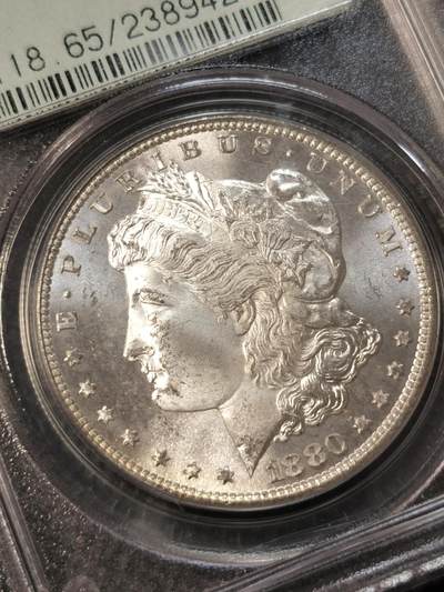 甄臻铺-世界币章拍卖（第38期）立冬小精品场，送拍享返佣金等优惠多多 PCGS-MS65 1880年美国S版摩根 老盒子保存完好 底板PL质感