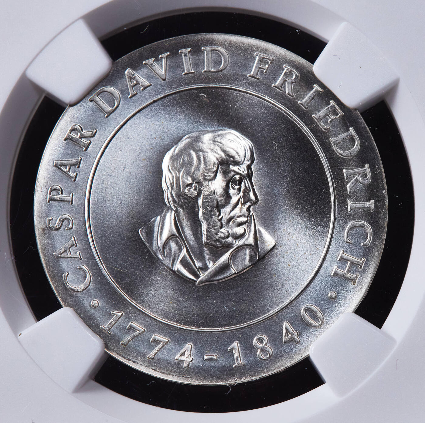 【俄甄集藏】2025年(044)11-12星期三晚 19:30 全场包邮 民主德国（东德）1974年纪念画家卡斯帕·大卫·弗里德里希诞辰200周年10马克银币，NGC MS69，毫无疑问唯一冠军，重17克，62.5%银，发行量75000枚，顶级状态，少见品种