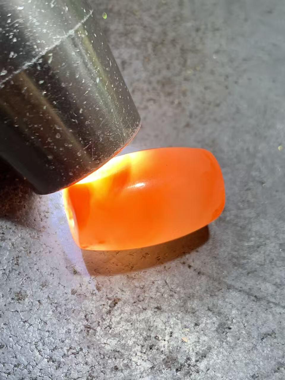 川料冰飘柿子红南红玛瑙随形桶珠一颗！