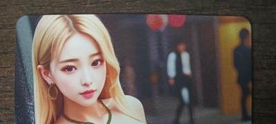 花开卡拍第46期（11月9号周日截拍，品控勿拍!!!拍品不寄存，运费5元，自制卡难免瑕疵，可能存在轻微撞角爆边等出厂瑕疵，品控介意勿拍！） - 砖家卡牌 艺术卡 美女 1张 粗闪