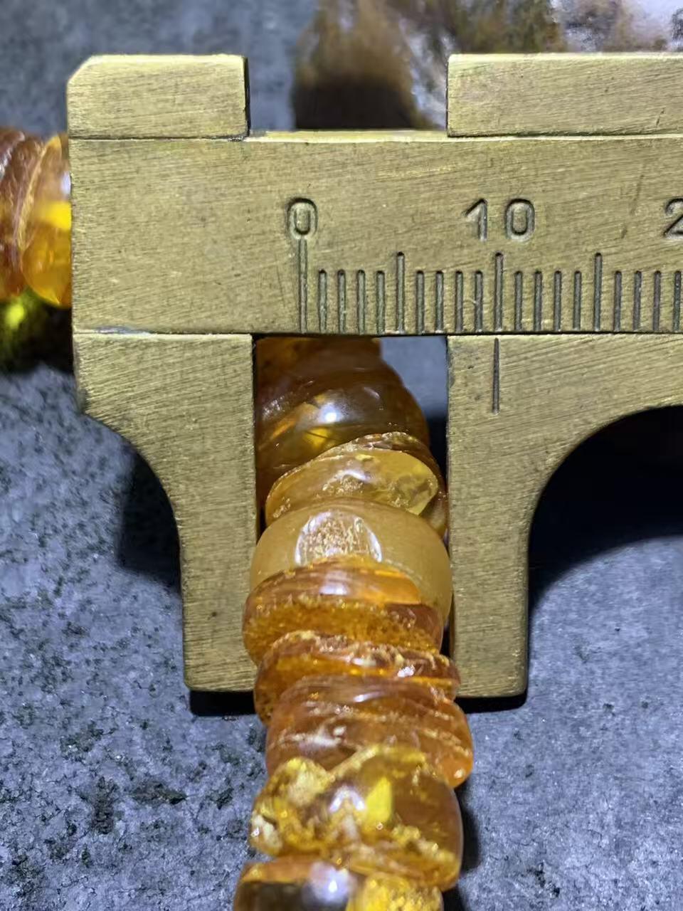 天然原矿俄料蜜蜡原皮随形手串1条！