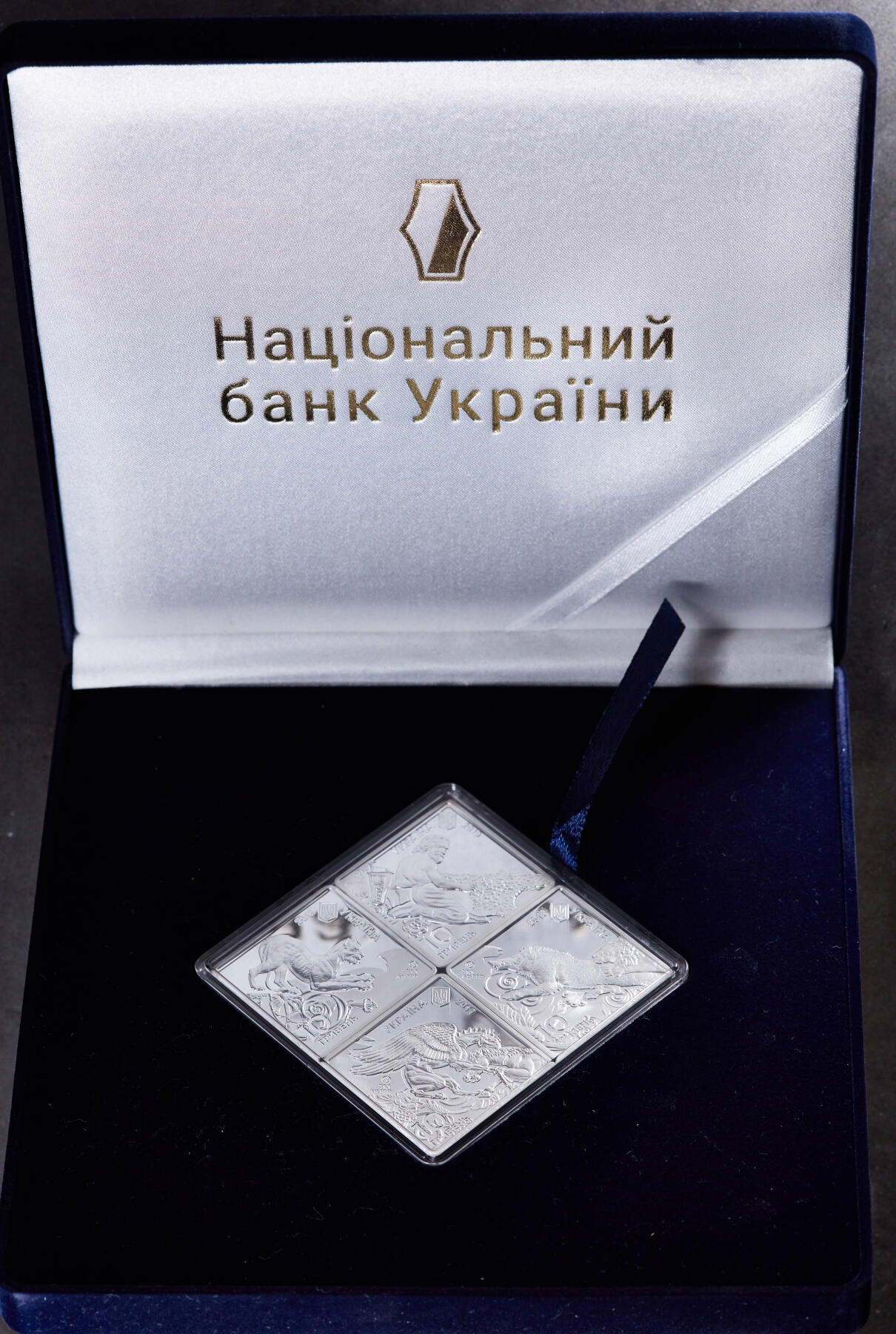 【俄甄集藏】2025年(044)11-12星期三晚 19:30 全场包邮