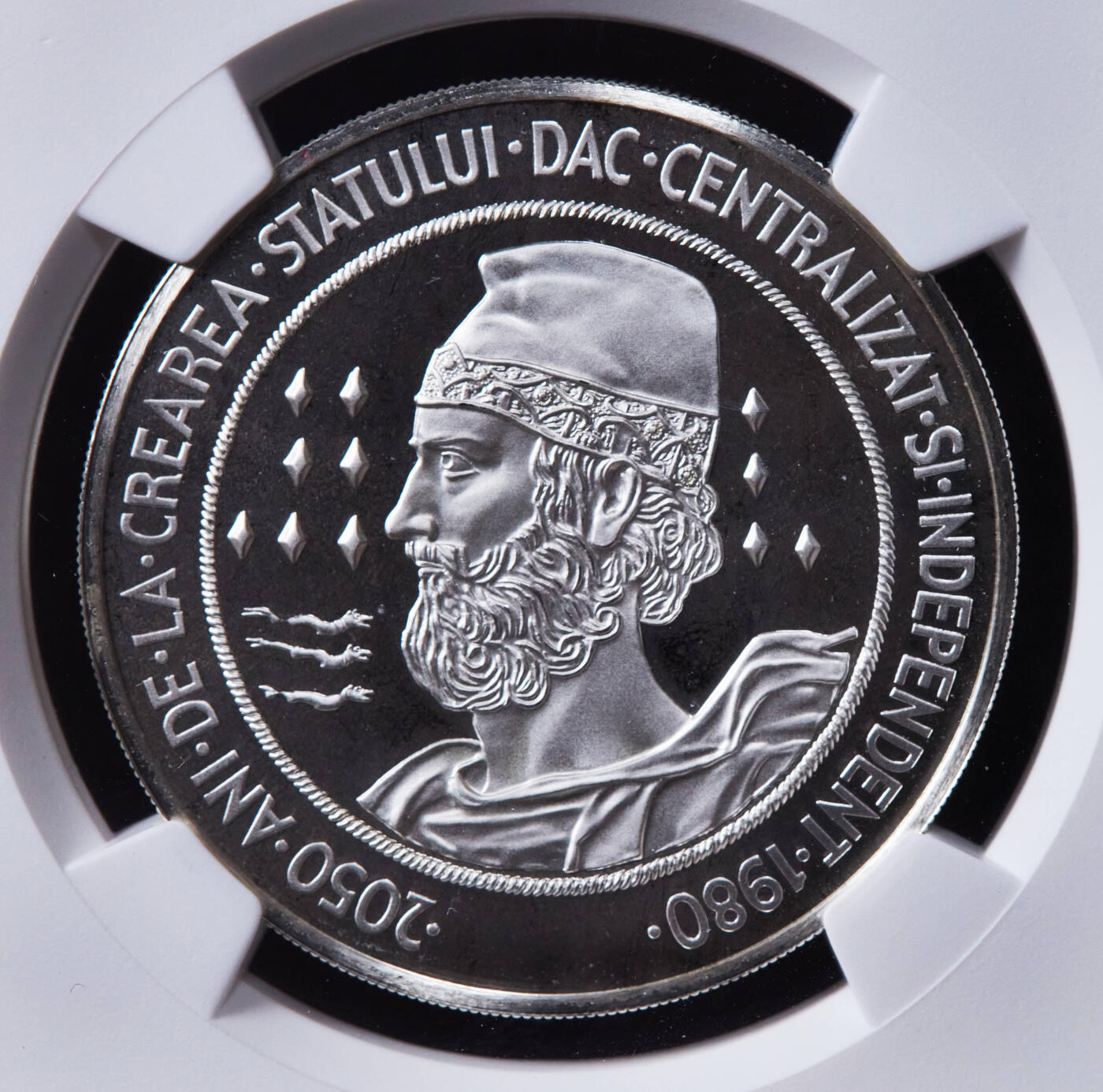 【俄甄集藏】2025年(044)11-12星期三晚 19:30 全场包邮 罗马尼亚1982年纪念达基亚人建立独立国家2050周年100列伊精制大银币，NGC PF68UC，重30克，92.5%银，发行量仅有928枚，十分稀有的品种，罗马尼亚现代银币总筋品种