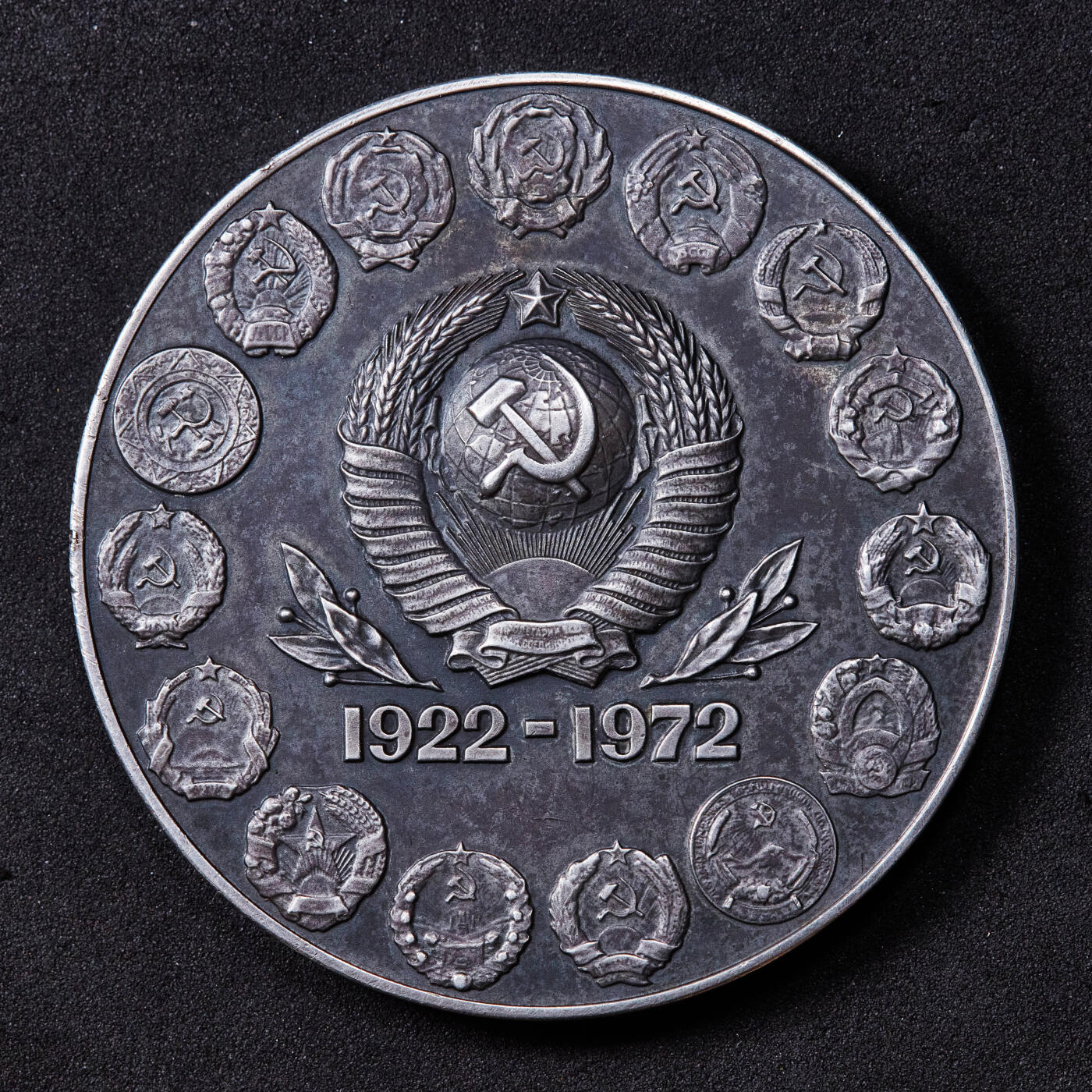 【俄甄集藏】2025年(044)11-12星期三晚 19:30 全场包邮 苏联1972年纪念苏维埃联盟成立50周年列宁打车大银章，仿古工艺，国旗部分为珐琅工艺，设计精美，直径：55mm，重量：91.72克·，名誉品种