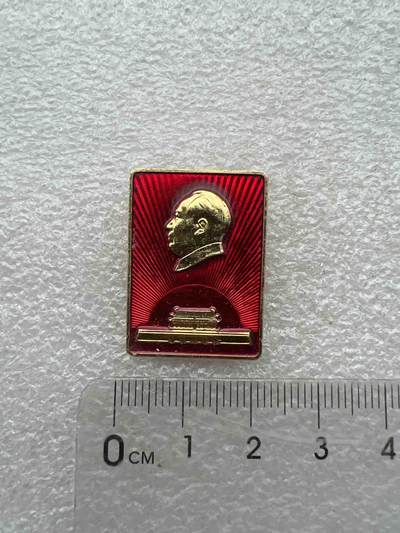 真品毛主席像章F - 真品毛主席像章纪念章