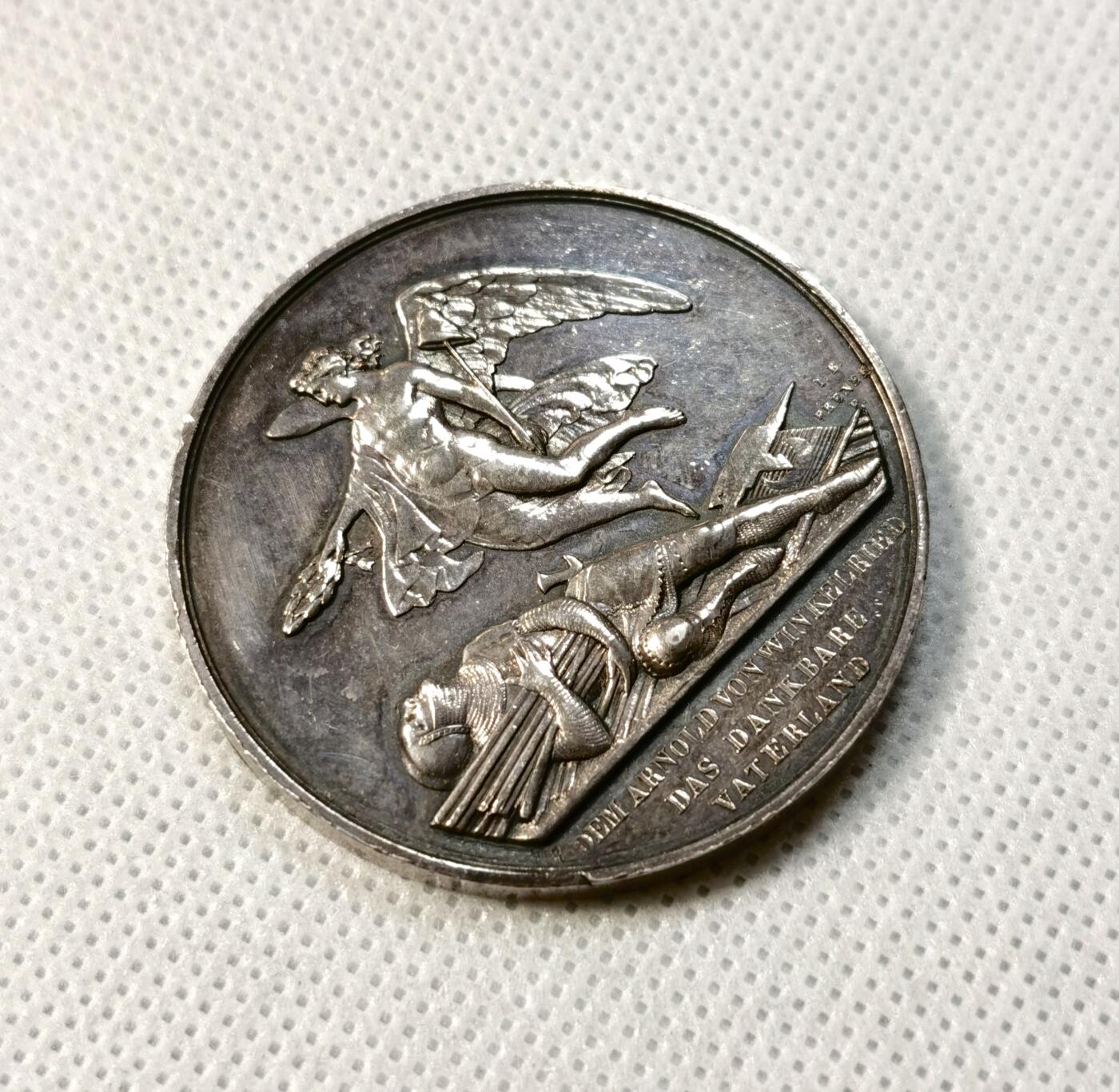 甄臻铺-世界币章拍卖（第38期）立冬小精品场，送拍享返佣金等优惠多多 Frener～1853年瑞士卢塞恩射击节银章 直径：41mm，34g，早期的射击节品种，比较少见，品相普遍欠佳，评级没有分数和AU的较多 未流通状态