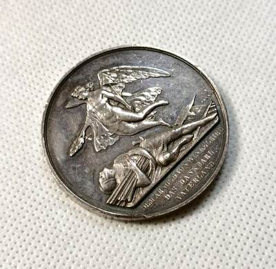 甄臻铺-世界币章拍卖（第38期）立冬小精品场，送拍享返佣金等优惠多多 Frener～1853年瑞士卢塞恩射击节银章 直径：41mm，34g，早期的射击节品种，比较少见，品相普遍欠佳，评级没有分数和AU的较多 未流通状态