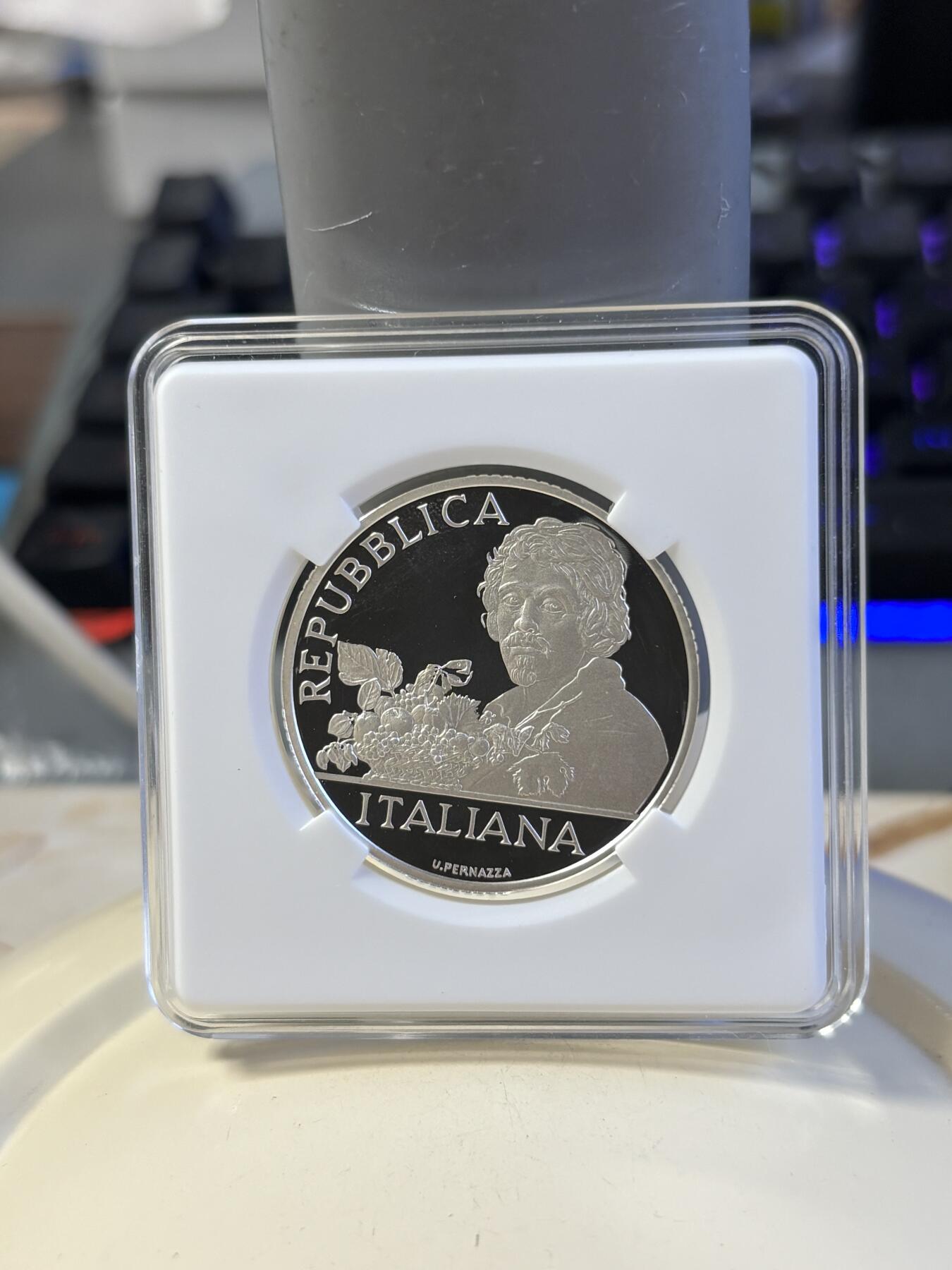 第181期拍卖 意大利2010年发行著名艺术家米开朗琪罗.梅里西.达.卡拉瓦乔逝世400周年著作《美杜莎》精制银币-10欧元（22克，925银，币径34MM，限量7500枚，）