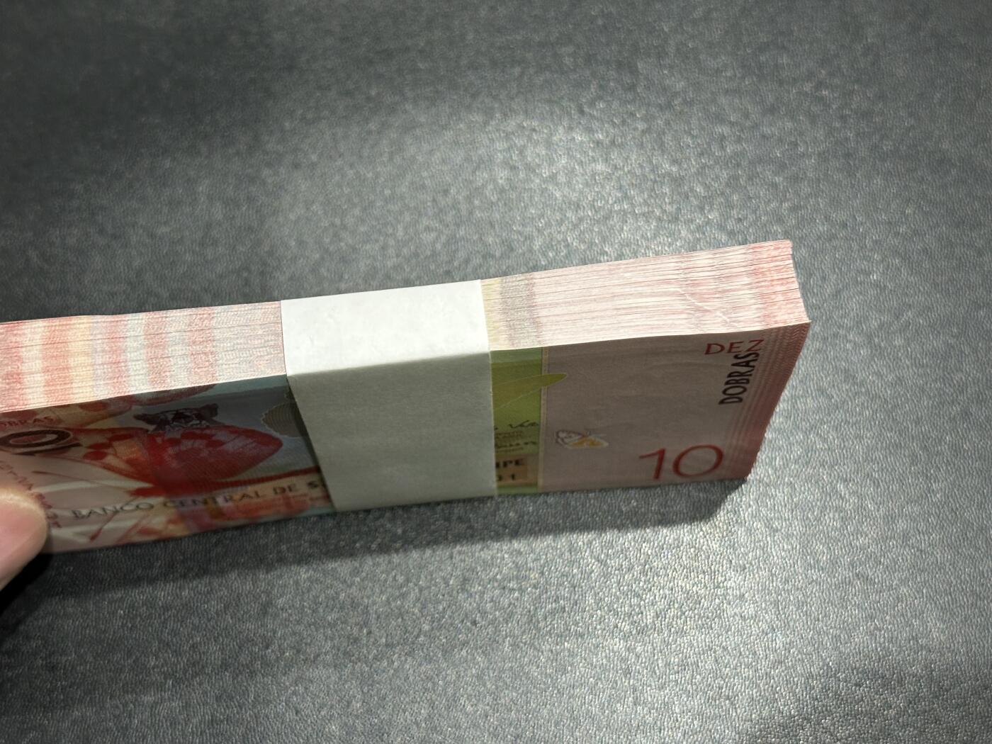 《外钞收藏家》第五百八十二期（精品场）（本平台长期征集拍品、欢迎藏友们联系合作）