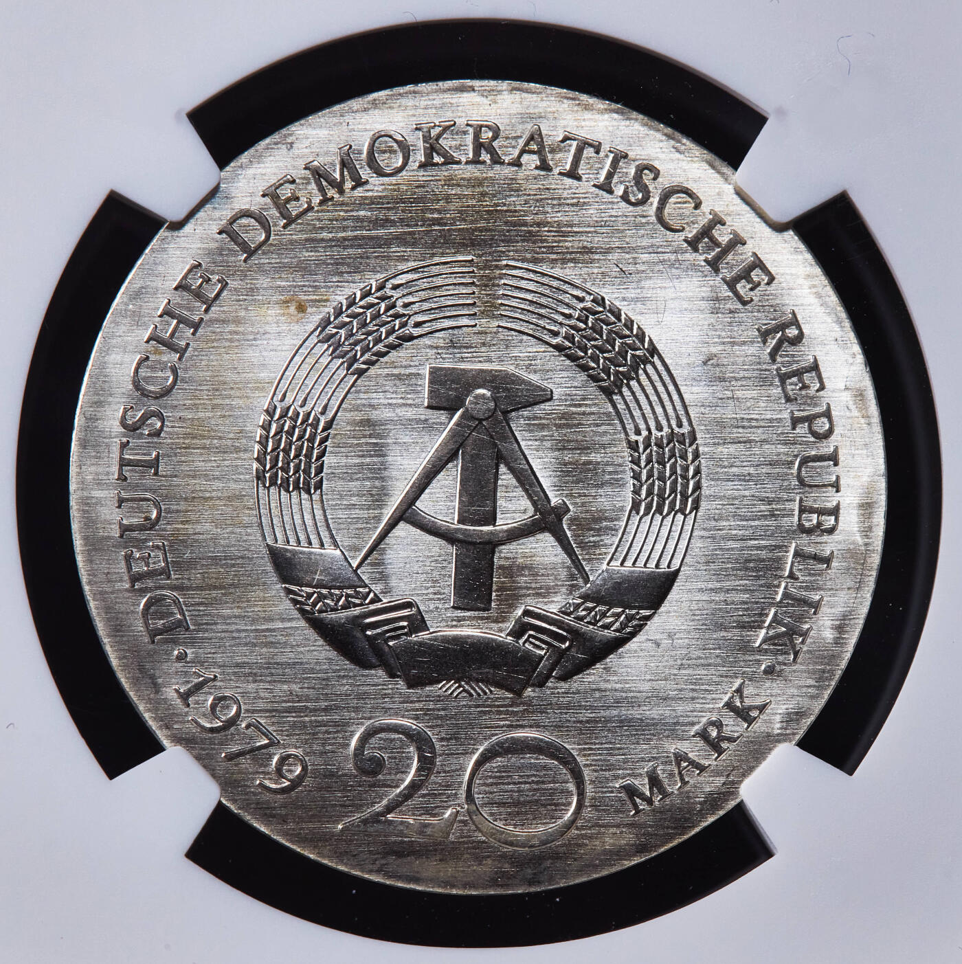 【俄甄集藏】2025年(044)11-12星期三晚 19:30 全场包邮 民主德国（东德）1979年纪念作家戈特霍尔德·埃夫莱姆·莱辛诞辰250周年20马克银币，NGC MS68，冠军，顶级状态，重20.9克，50%银，发行量41000枚，少见品种