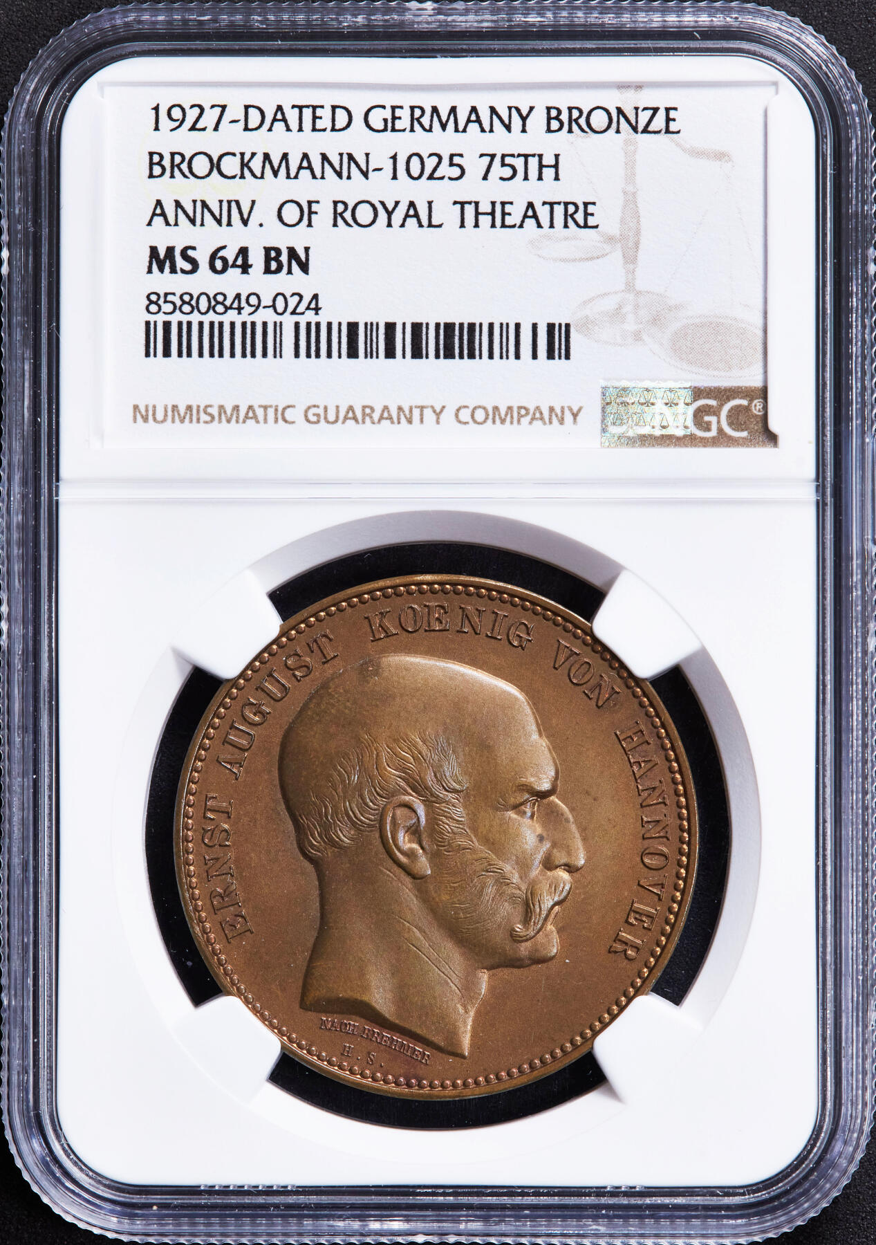 【俄甄集藏】2025年(044)11-12星期三晚 19:30 全场包邮 德国魏玛1927年原汉诺威国王恩斯特·奥古斯特头像纪念汉诺威皇家剧院建成75周年铜章，NGC MS64，原铜光，顶级状态，少见品种