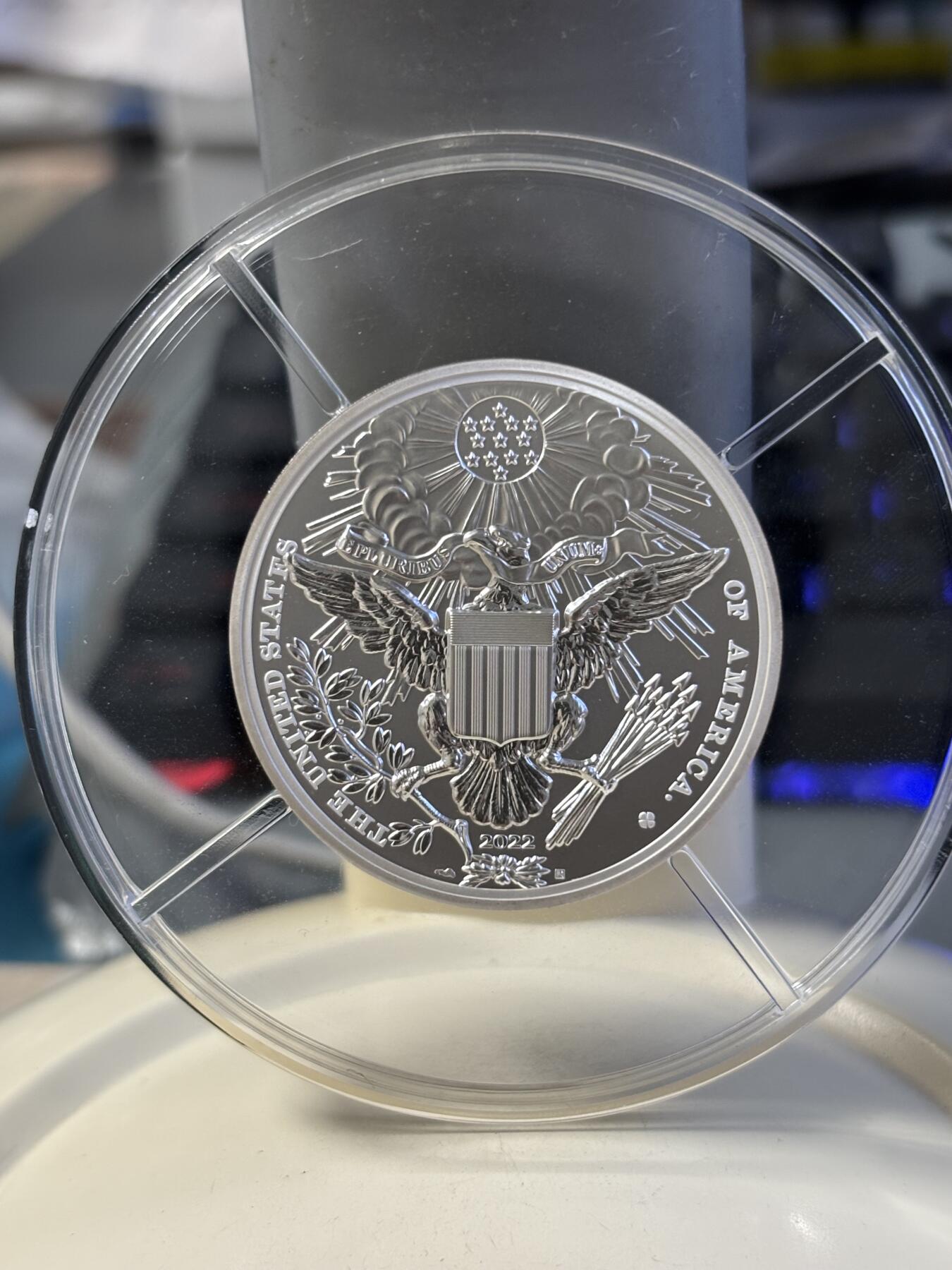 第181期拍卖   法国2022年人类伟大的日子 美国大宪法 高浮雕仿古2盎司银币无盒证书，999银，发行量1000枚