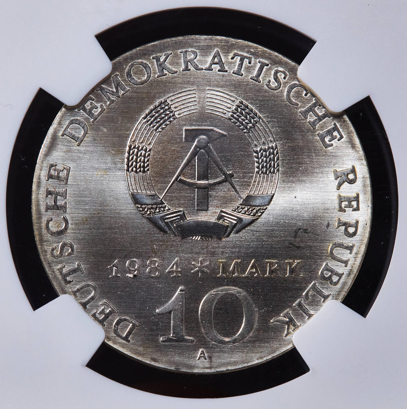 【俄甄集藏】2025年(044)11-12星期三晚 19:30 全场包邮 民主德国（东德）1984年A版非洲秃鹳插画，纪念动物学家、插图画家艾尔弗雷德·布雷姆逝世100周年10马克银币，NGC MS68，亚军，重17克，50%银，发行量50000枚，东德精制币里的名誉品种，少见品种