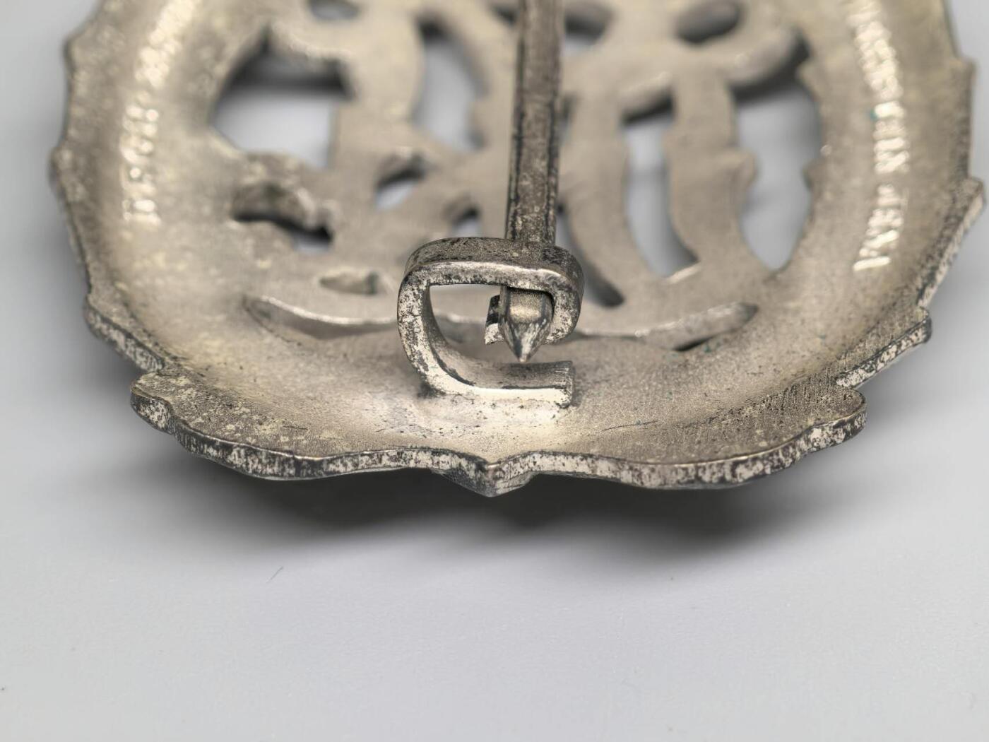 小驴勋章奖章收藏11月8日周六晚6点拍卖（珍爱和平，收藏战争，铭记历史，勿忘国耻，忠党爱国。有偿代拍，送拍规则在简介最后，参拍须阅读规则后再参拍，关系到运费包装发货时效真假辨别等关键信息，拍卖时不再发原图，看大图店主微信码在最后拍品里）