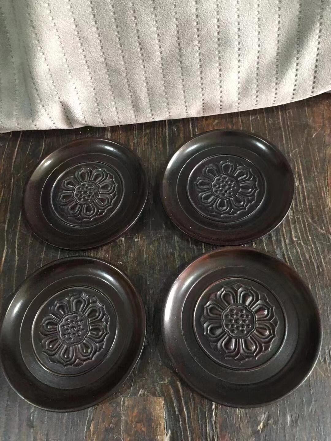 老红木茶托四个一套，包浆自然，雕刻漂亮，见图示
