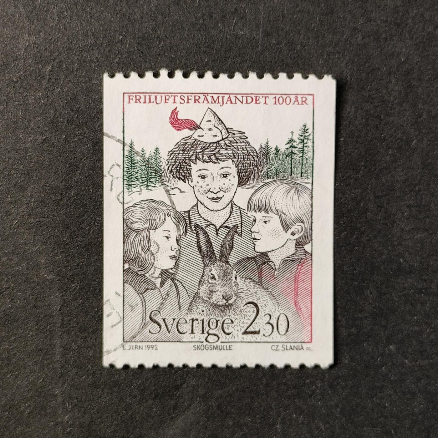 ↓君缘收藏646期☞钱币邮品↓无佣金、可寄存、满30元包邮  瑞典邮票，1992年户外生活促进协会成立100周年·森林精灵穆勒与两个孩子野兔雕刻版1全