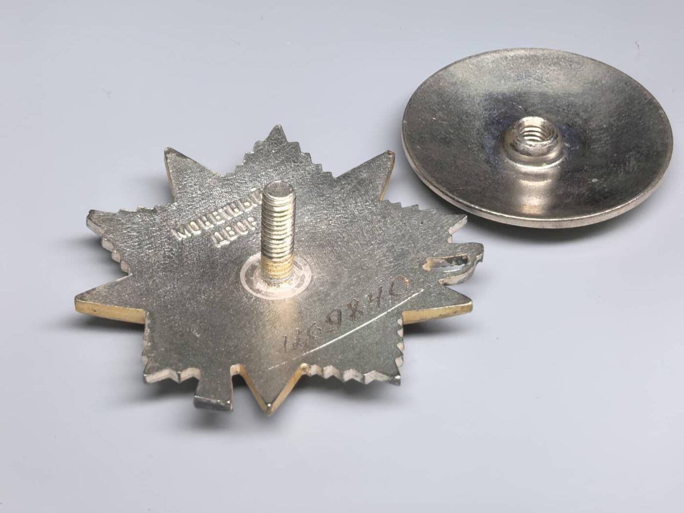 小驴勋章奖章收藏11月8日周六晚6点拍卖（珍爱和平，收藏战争，铭记历史，勿忘国耻，忠党爱国。有偿代拍，送拍规则在简介最后，参拍须阅读规则后再参拍，关系到运费包装发货时效真假辨别等关键信息，拍卖时不再发原图，看大图店主微信码在最后拍品里）