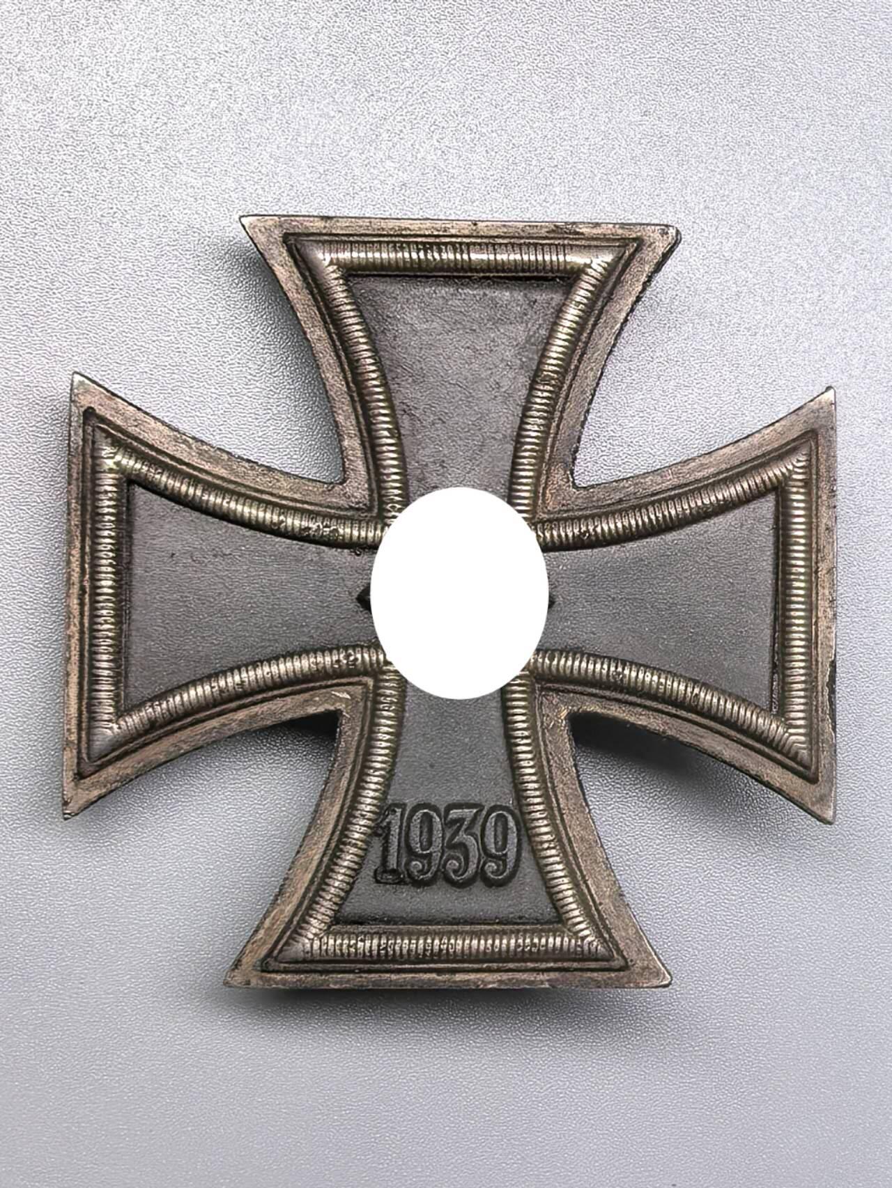 小驴勋章奖章收藏11月8日周六晚6点拍卖（珍爱和平，收藏战争，铭记历史，勿忘国耻，忠党爱国。有偿代拍，送拍规则在简介最后，参拍须阅读规则后再参拍，关系到运费包装发货时效真假辨别等关键信息，拍卖时不再发原图，看大图店主微信码在最后拍品里）