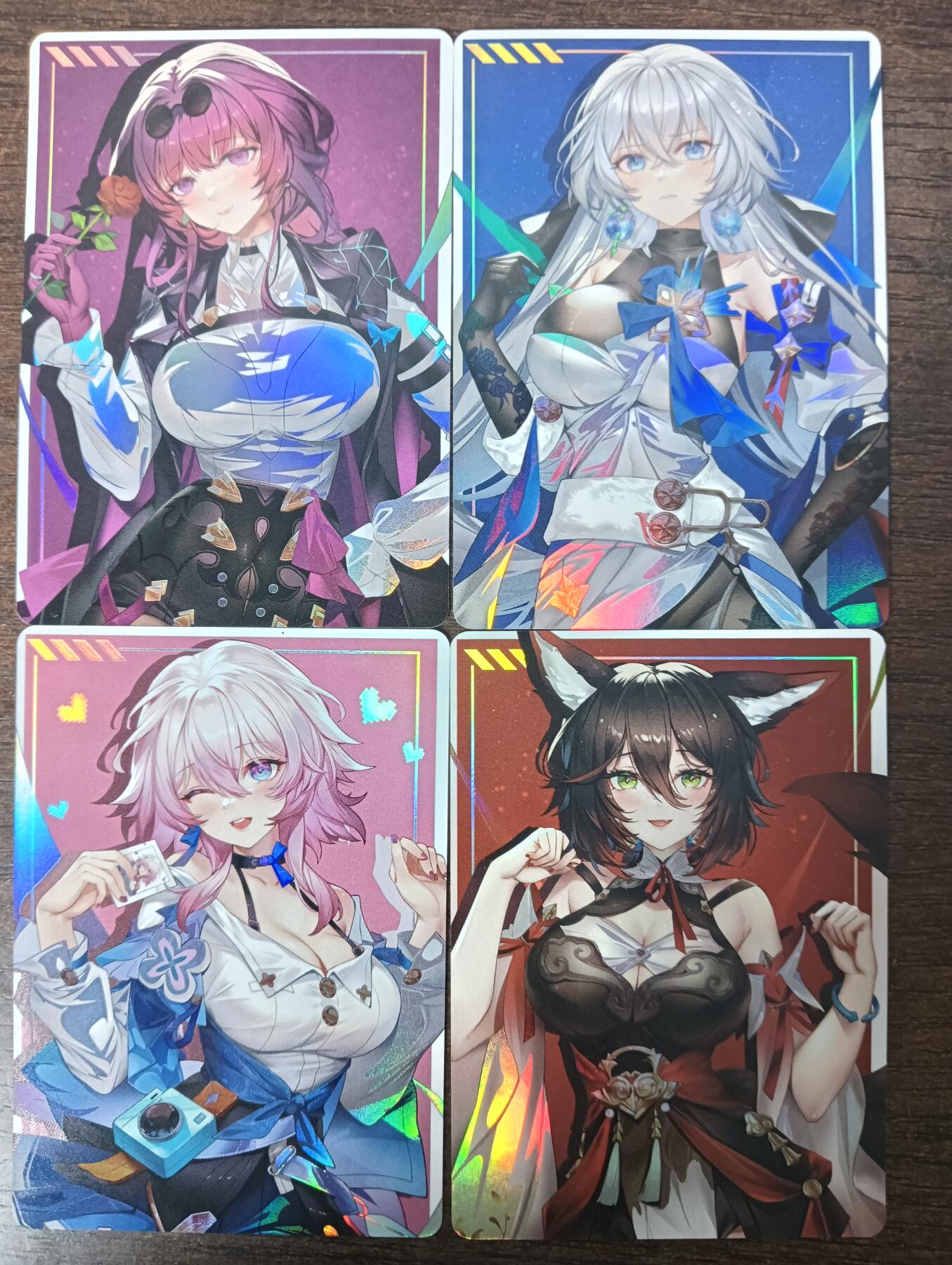 花开卡拍第46期（11月9号周日截拍，品控勿拍!!!拍品不寄存，运费5元，自制卡难免瑕疵，可能存在轻微撞角爆边等出厂瑕疵，品控介意勿拍！） 崩铁 1套4张 彩闪