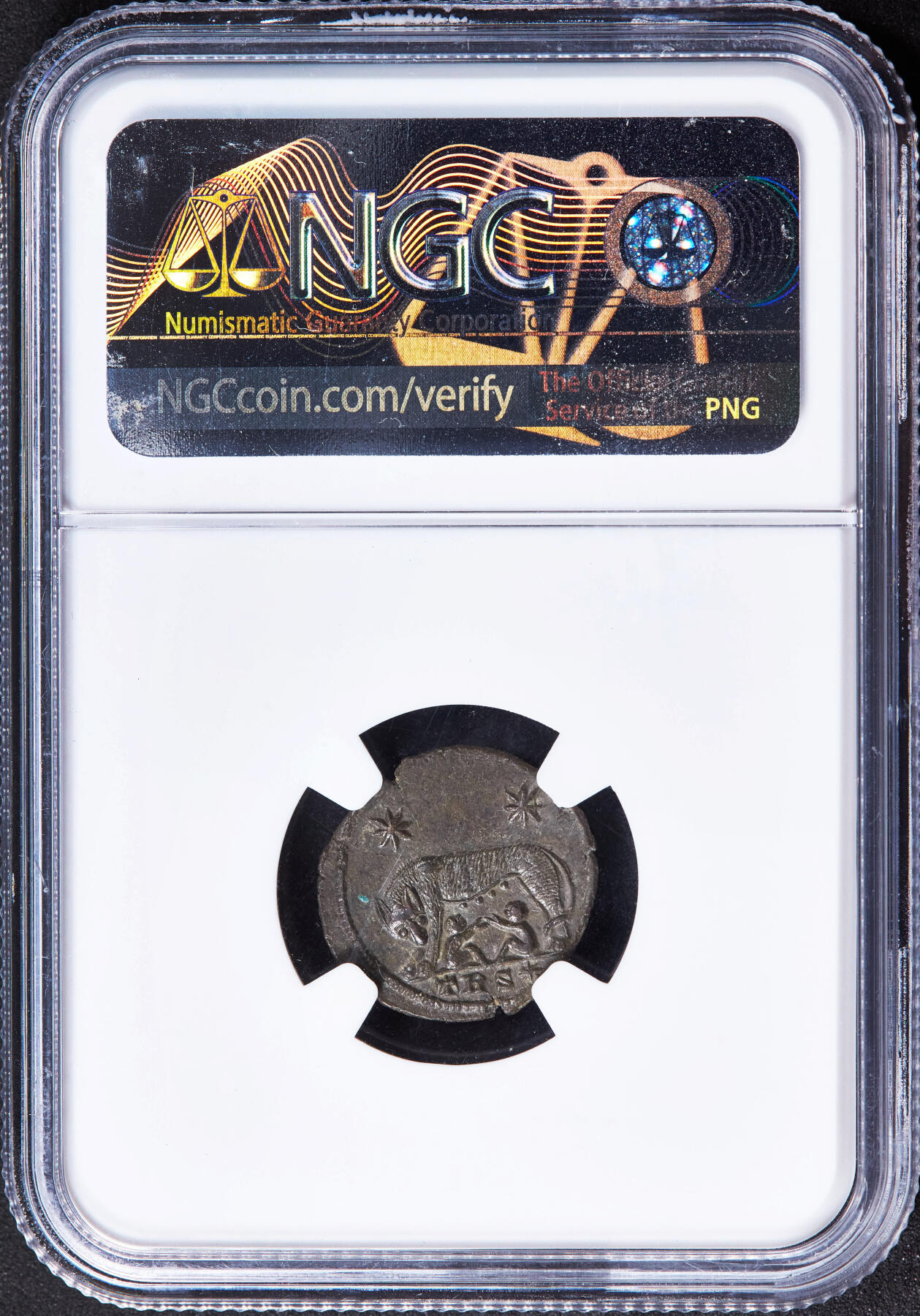 【俄甄集藏】2025年(044)11-12星期三晚 19:30 全场包邮 古罗马帝国公元332年-333年君士坦丁大帝母狼育婴罗马建城纪念铜币，NGC MS，正面罗马女神戴盔披氅面左胸像，币文罗马城，背面母狼哺婴源自罗马建城传说，母狼正哺育罗慕路斯和雷穆斯兄弟，上方两颗芒星，未流通