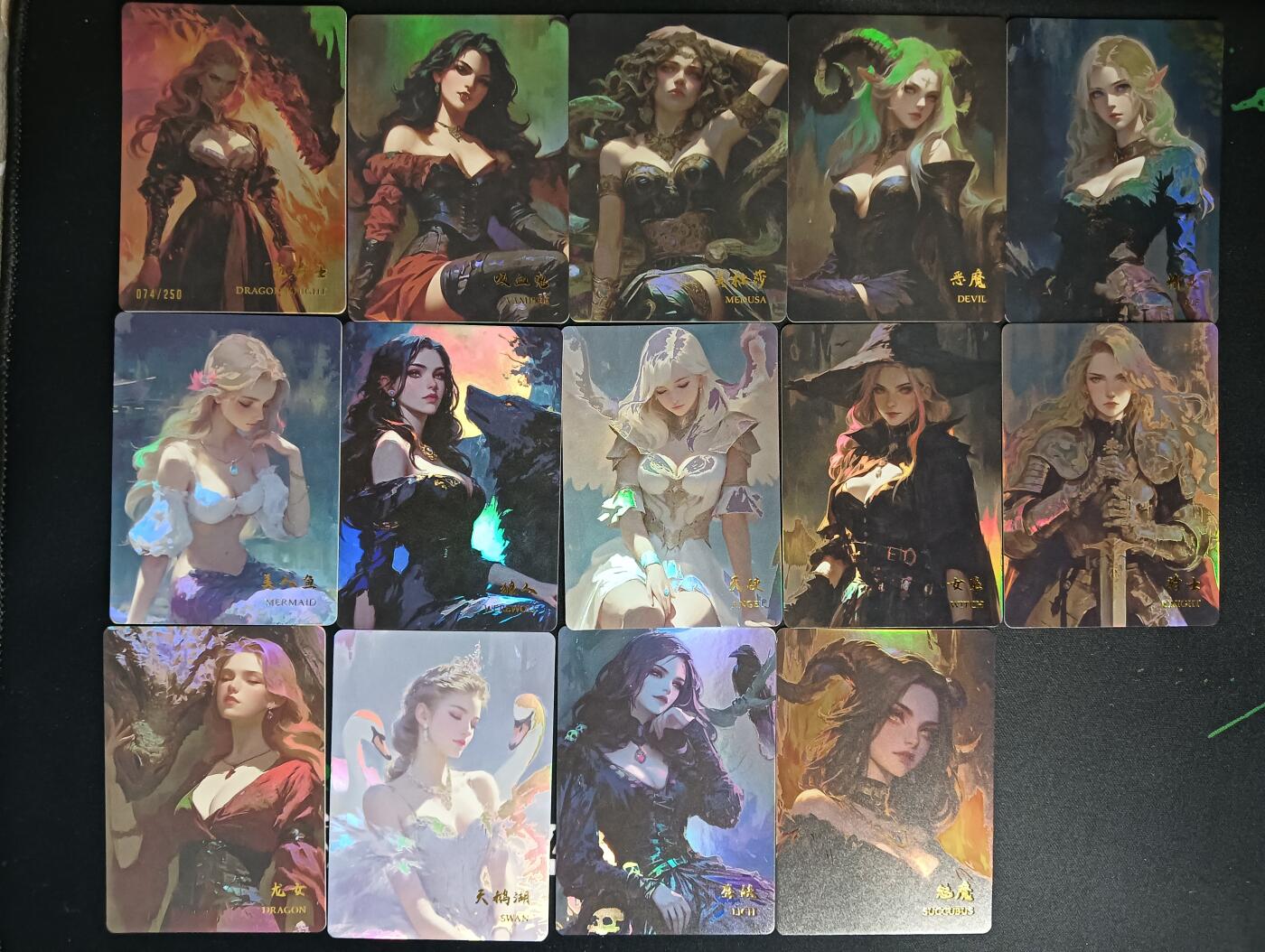 花开卡拍第46期（11月9号周日截拍，品控勿拍!!!拍品不寄存，运费5元，自制卡难免瑕疵，可能存在轻微撞角爆边等出厂瑕疵，品控介意勿拍！） 海棠社魔女传 彩闪套+特卡编号074