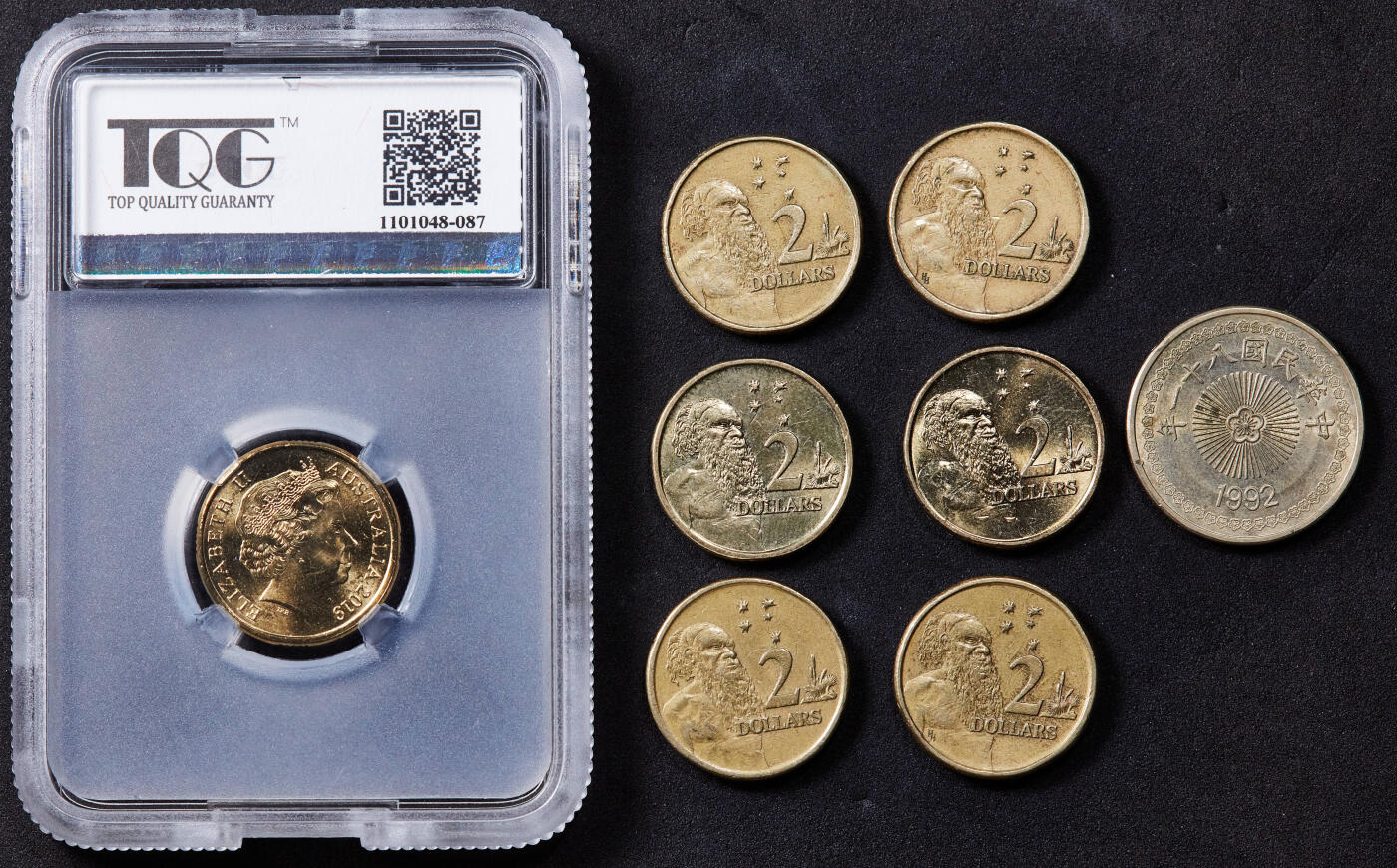 【俄甄集藏】2025年(044)11-12星期三晚 19:30 全场包邮 澳大利亚2019年阵亡警察纪念日彩绘2元纪念币，TQG MS66；澳大利亚1988-2007年原住民2元铜币6枚；中国台湾1992年50元铜币，共8枚一组