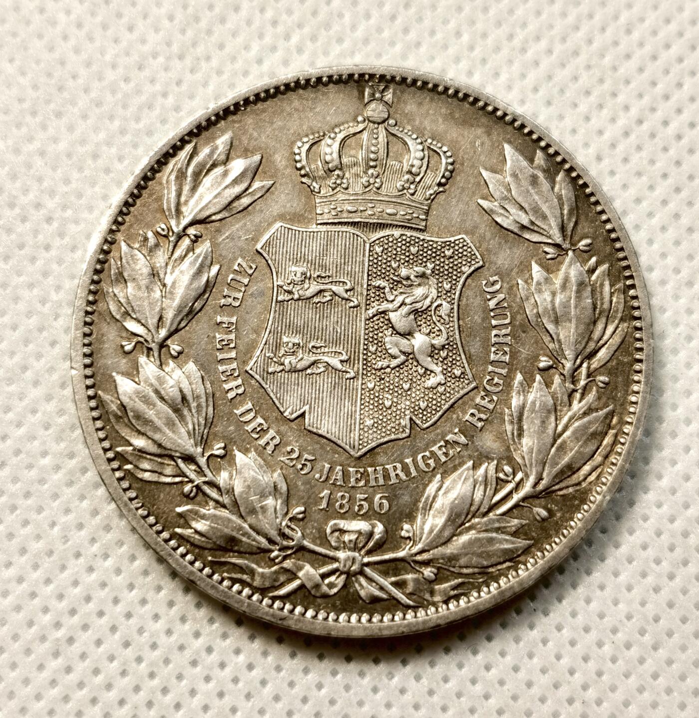 甄臻铺-世界币章拍卖（第38期）立冬小精品场，送拍享返佣金等优惠多多 德国布伦瑞克-狼堡加冕执政25周年纪念2泰勒  带有银霜感 背面状态非常好，赌徒品质