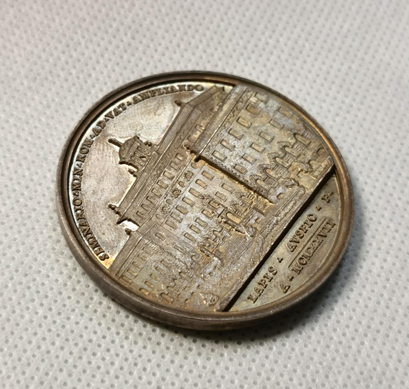 甄臻铺-世界币章拍卖（第38期）立冬小精品场，送拍享返佣金等优惠多多 1927年梵蒂冈建筑落成高浮雕大银章 44.00mm，35.35g 五彩镜面底板很漂亮