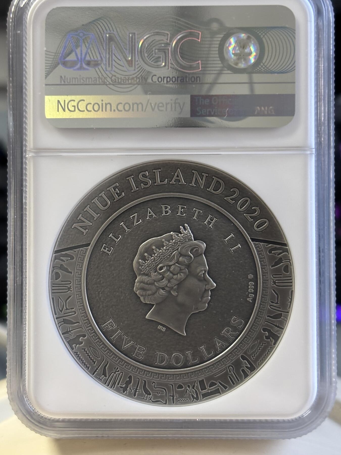 第181期拍卖 纽埃2020年愤怒之神荷鲁斯2盎司仿古镀金纪念银币NGC-MS70带证书，999银，发行量500枚