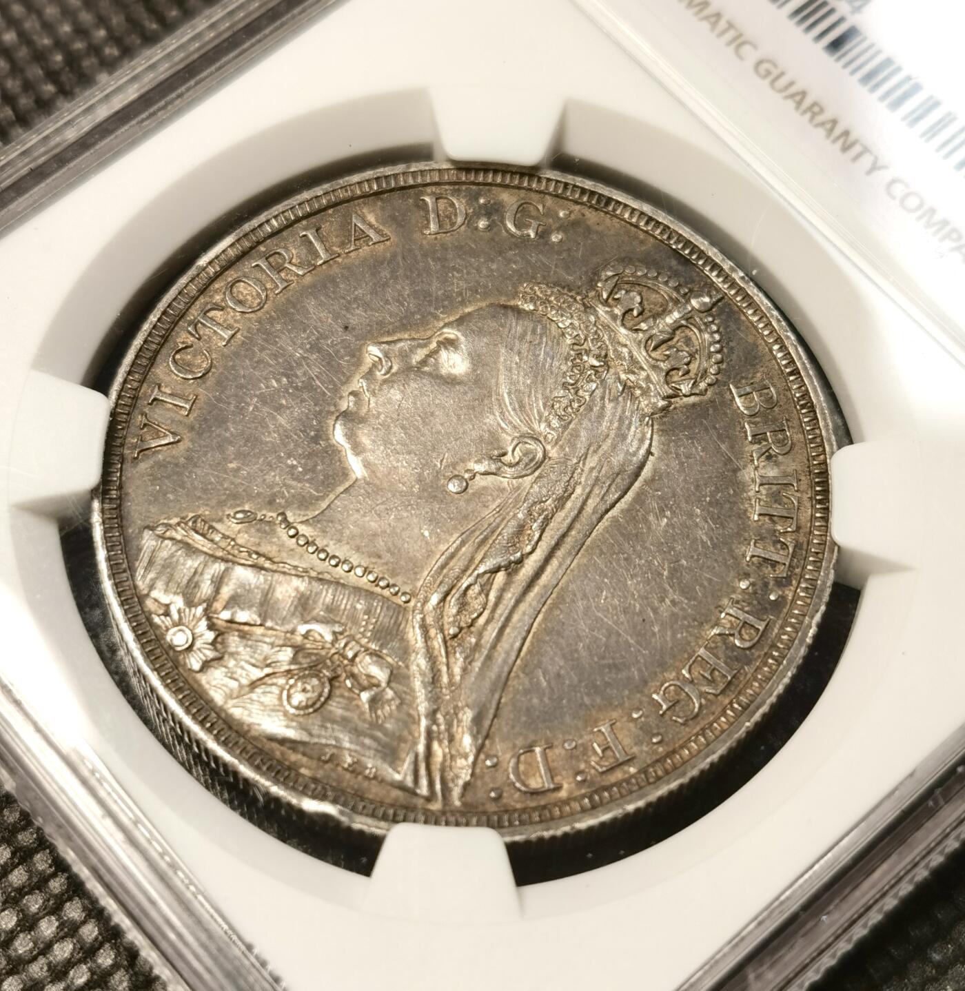 甄臻铺-世界币章拍卖（第38期）立冬小精品场，送拍享返佣金等优惠多多 NGC-AU55 1887年英国高冠马剑，包浆很炫很厚，影响评分了