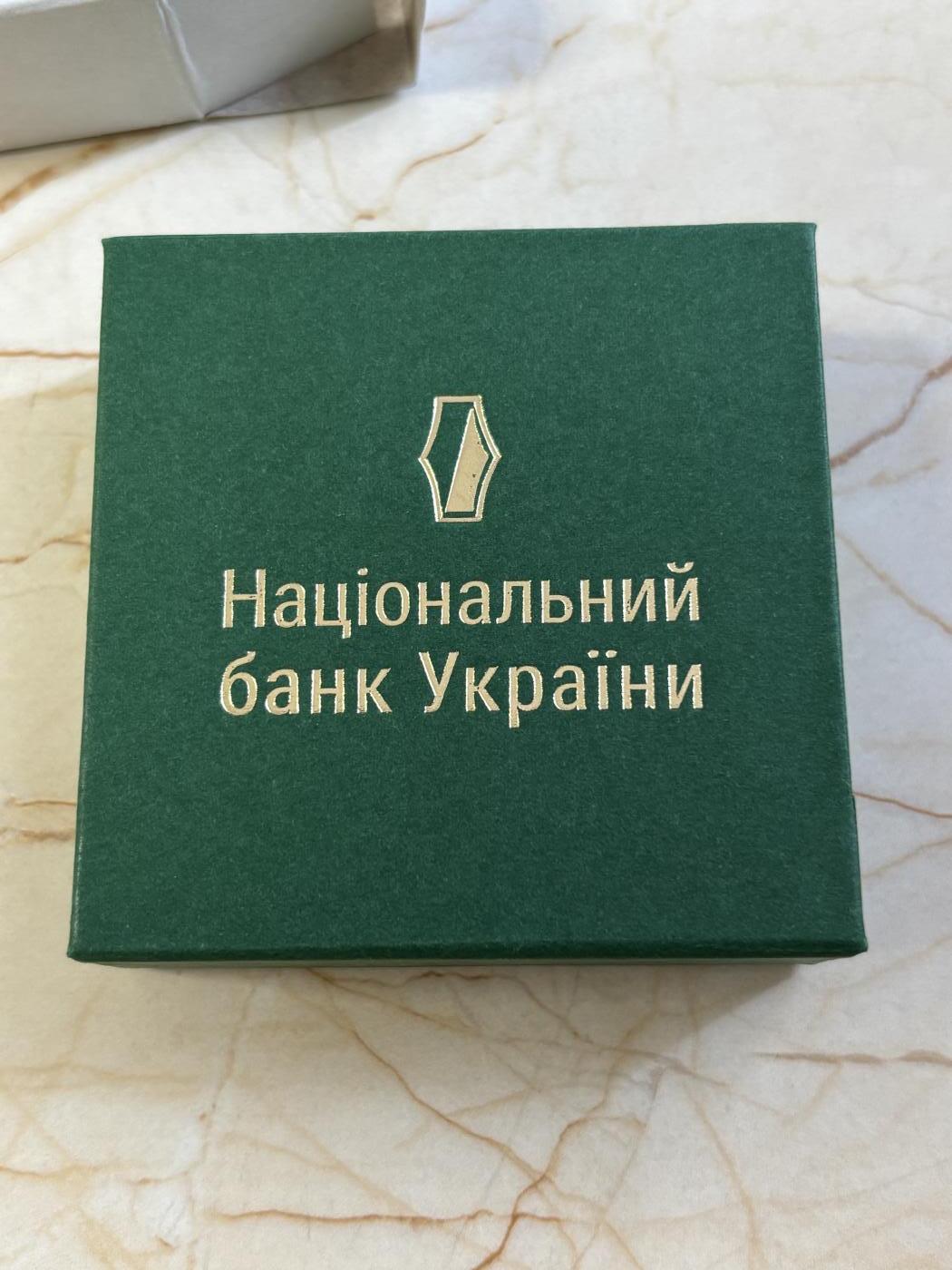 第182期拍卖 获奖乌克兰2022团结就是力量1盎司银币，NGC70，带原盒证，925银裸币价1950