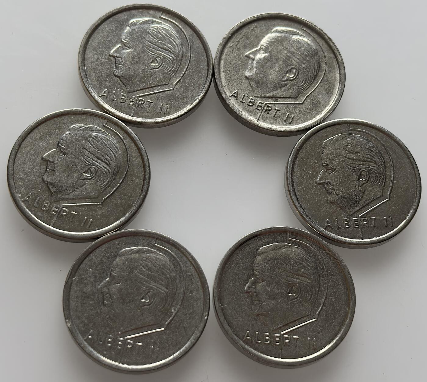  外国优质老铜币银币，周六九点倒数截拍，满百包邮，可寄存半年，喜欢朋友微信扫描二维码可直接参拍