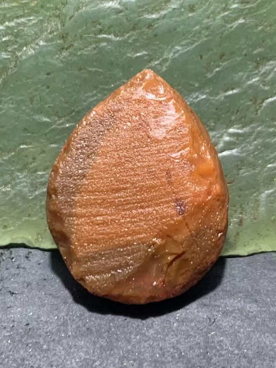 精美柿子红南红玛瑙明料原石一颗，，