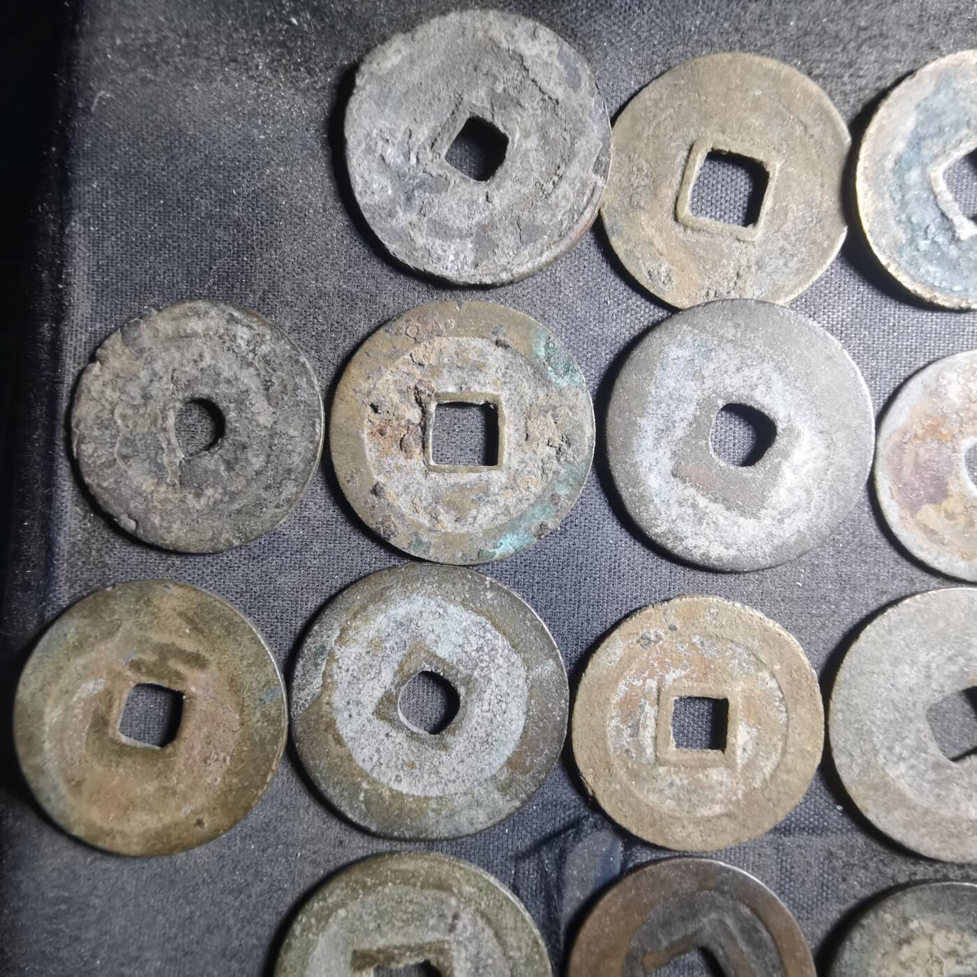 沼泽如烟--第895场 27枚铜钱