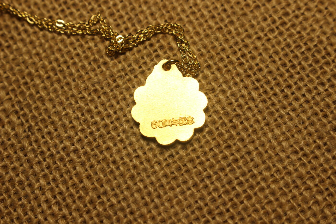 2025.11.13日系杂货小拍卖 某社团纪念项链，应该为合金镀金，库存品相