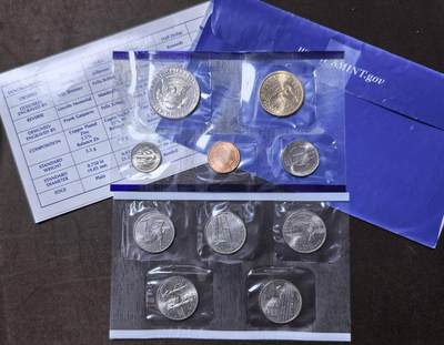 北京马甸外国币专卖第145期，外国币专场，陆续上拍，欢迎关注 2001年美国P版塑封流通币，洲纪念币