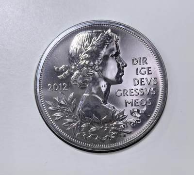 北京马甸外国币专卖第145期，外国币专场，陆续上拍，欢迎关注 英国5镑硬币 2012年 大直径38.6MM 伊丽莎白女王登基60周年 全新