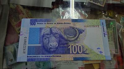 世界钱币～微拍第213期暨2025年第53期  部分库存清仓选号 - 2015年南非100兰特 全新绝品无47尾号069