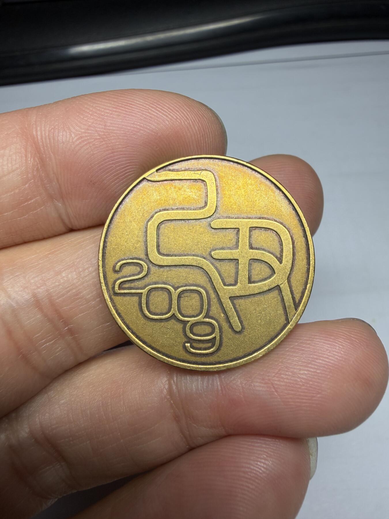 2025年集古藏今外币拍卖第十期-第4场—（总第284拍），可以寄存60天，满160元包邮。 2009年纪念章，直径27毫米