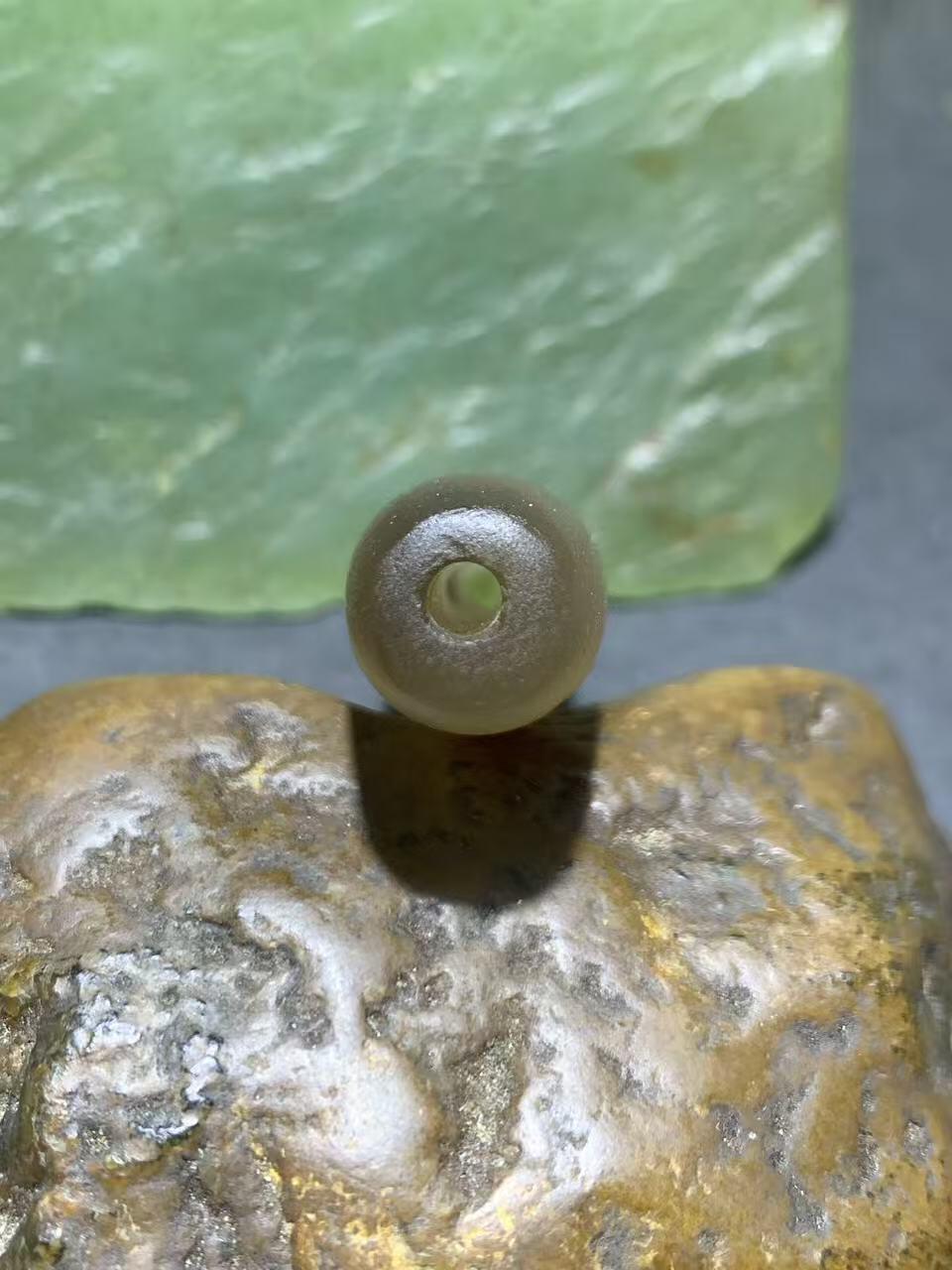 精美亚光高玉化海洋玉髓手工俏色巧雕一心向佛意境桶珠一个！