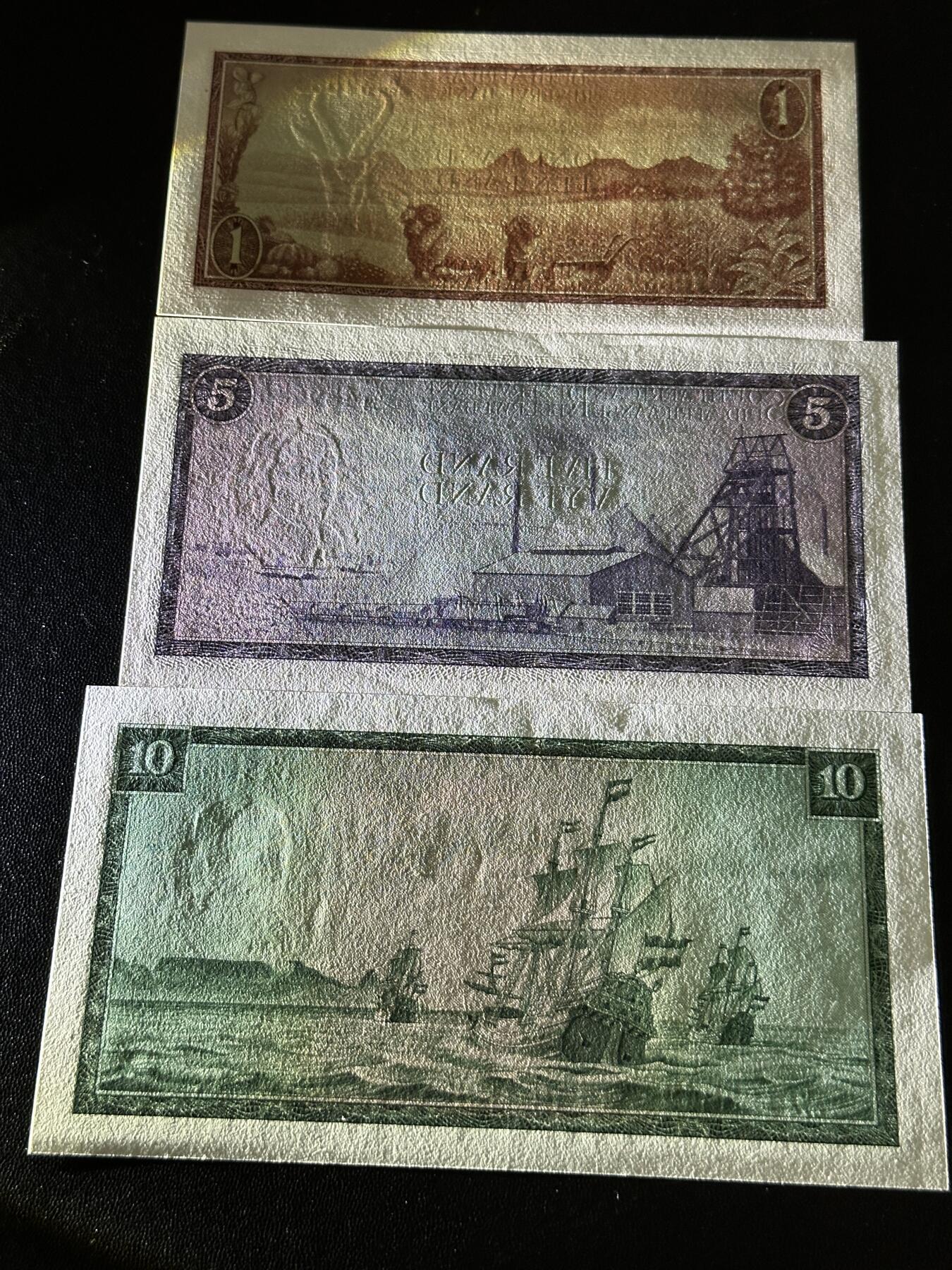 《外钞收藏家》第五百八十三期（精选场）（本期拍品丰富）（本平台长期征集拍品、欢迎藏友们联系合作） 南非1、5、10兰特 三张一起 全新UNC