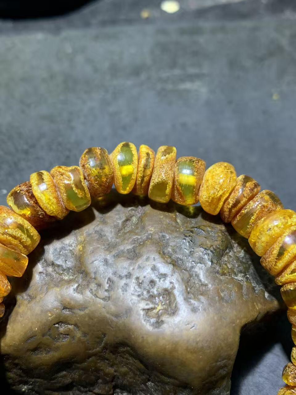 天然原矿俄料蜜蜡原皮随形手串1条！，