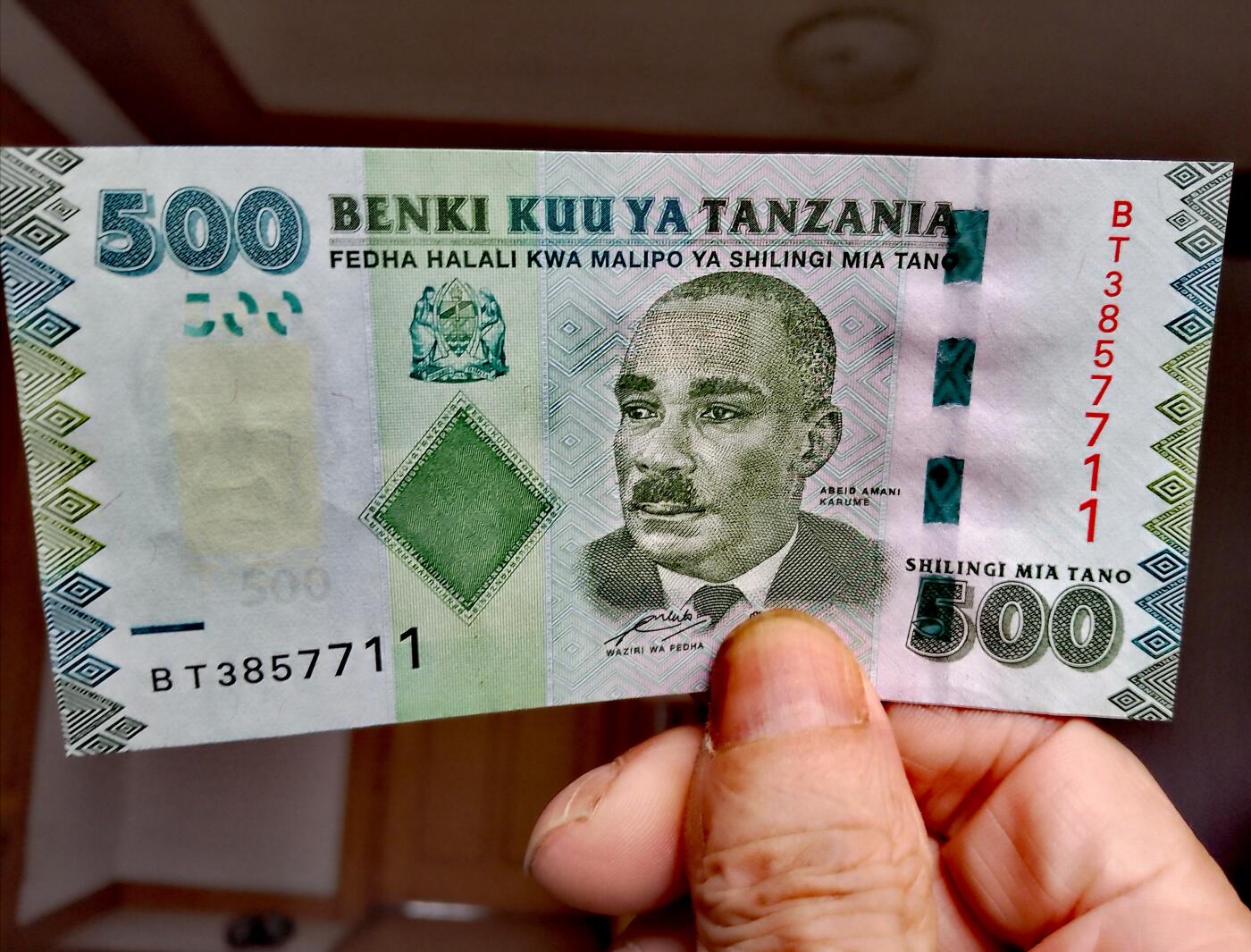 全新坦桑尼亚2010年500先令双喜号靓品纸币